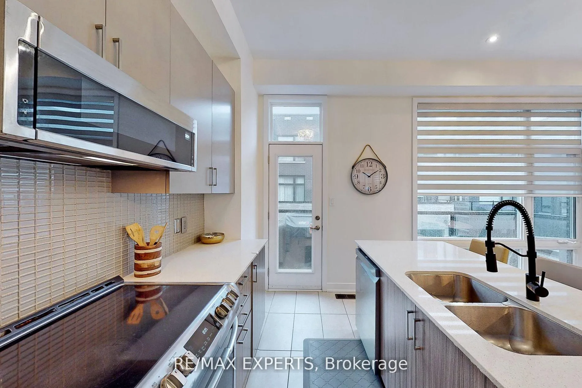 Photo 13 of 54 Carpaccio Avenue, Vaughan, Vellore Village — HOMEH