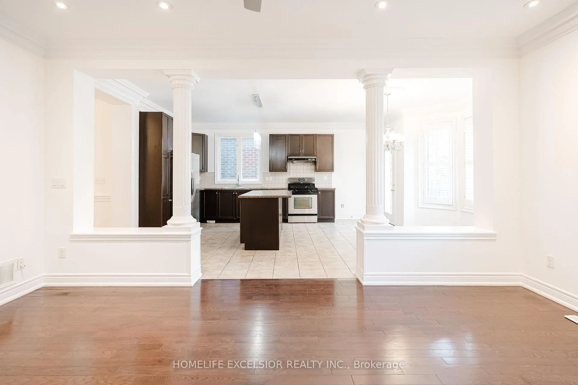 Photo 18 of 10 Kentview Crescent, Markham, Box Grove — HOMEH