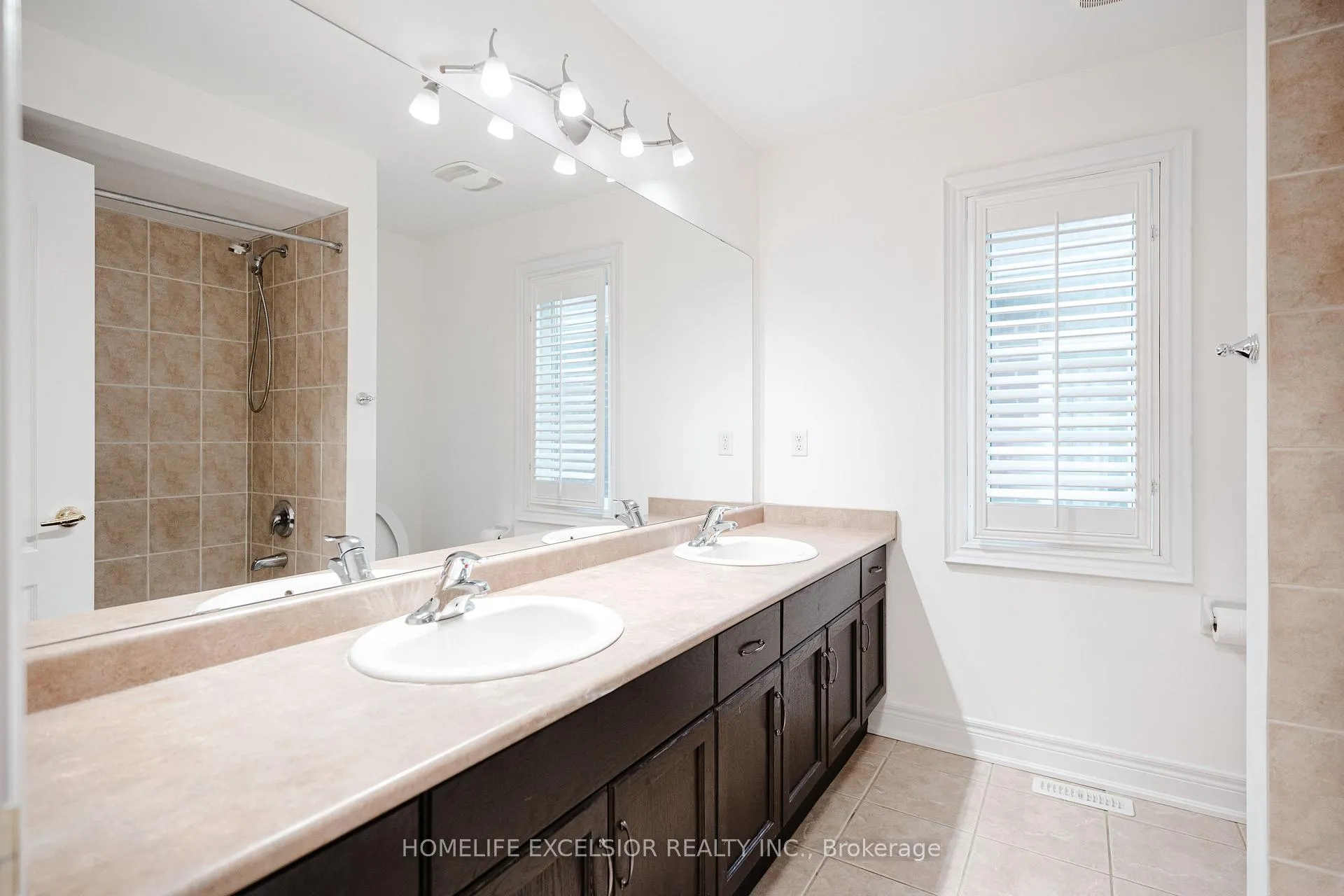 Photo 33 of 10 Kentview Crescent, Markham, Box Grove — HOMEH