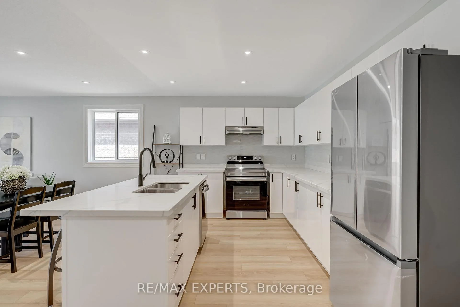 Photo 14 of 1972 Prince Court, Innisfil, Alcona — HOMEH