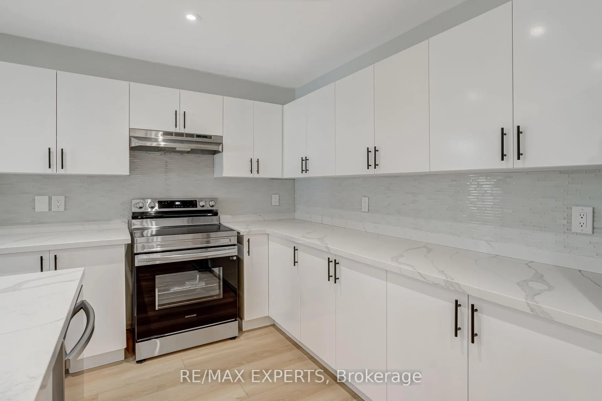 Photo 15 of 1972 Prince Court, Innisfil, Alcona — HOMEH