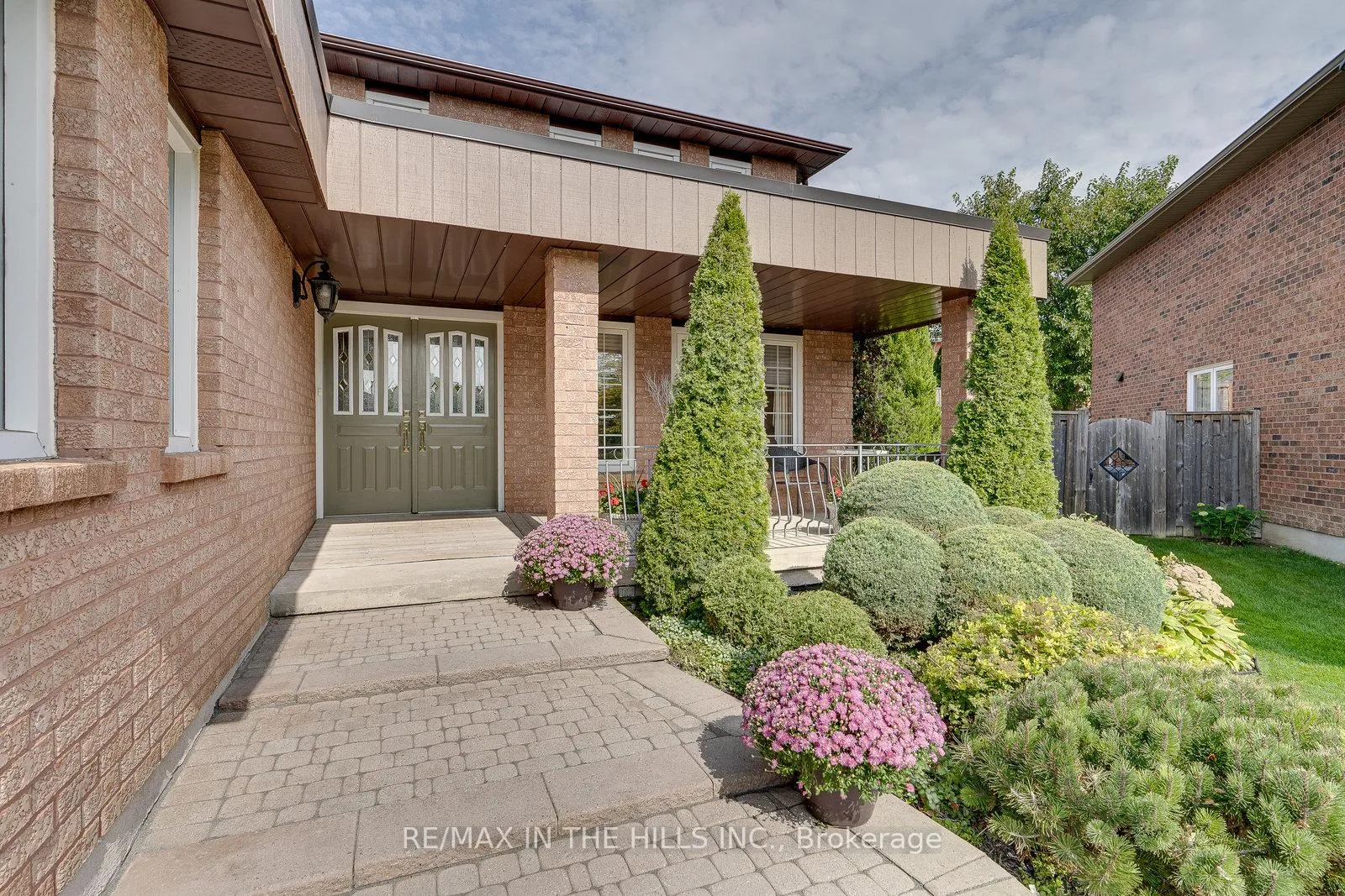 Photo 2 of 275 Triton Avenue, Vaughan, West Woodbridge — HOMEH