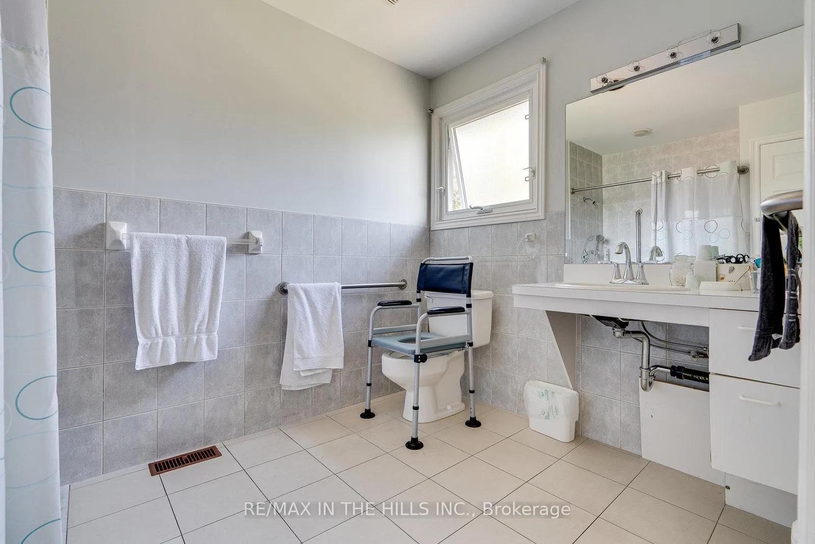 Photo 21 of 275 Triton Avenue, Vaughan, West Woodbridge — HOMEH