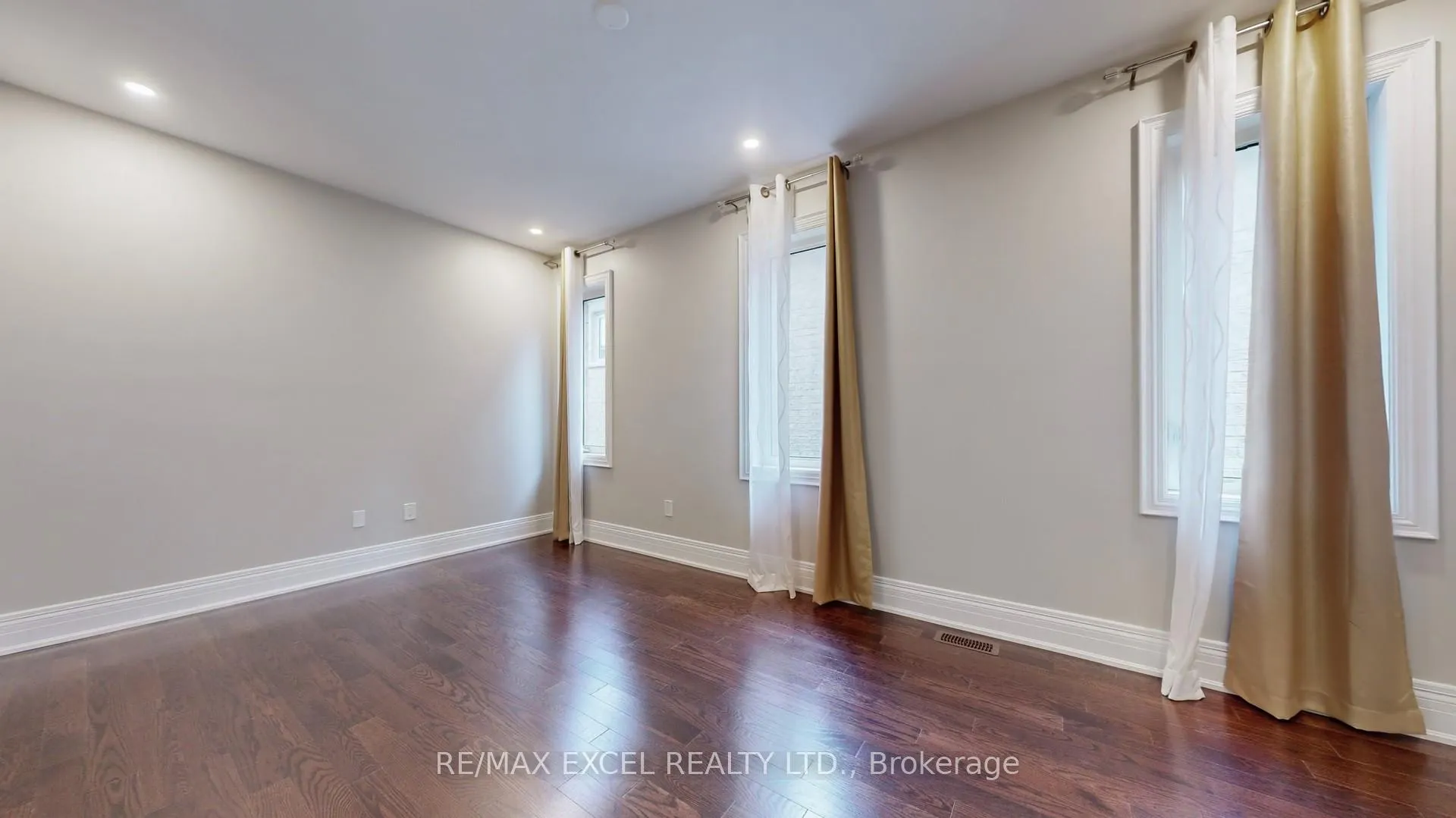 Photo 22 of 101 Farrell Road, Vaughan, Patterson — HOMEH