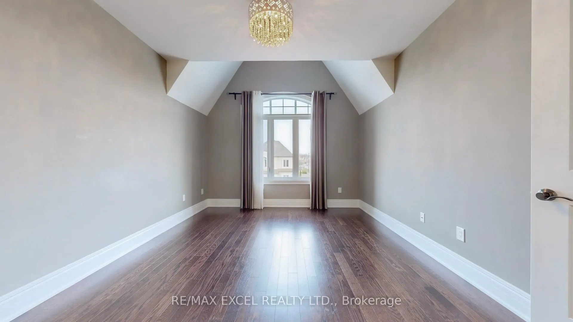Photo 32 of 101 Farrell Road, Vaughan, Patterson — HOMEH