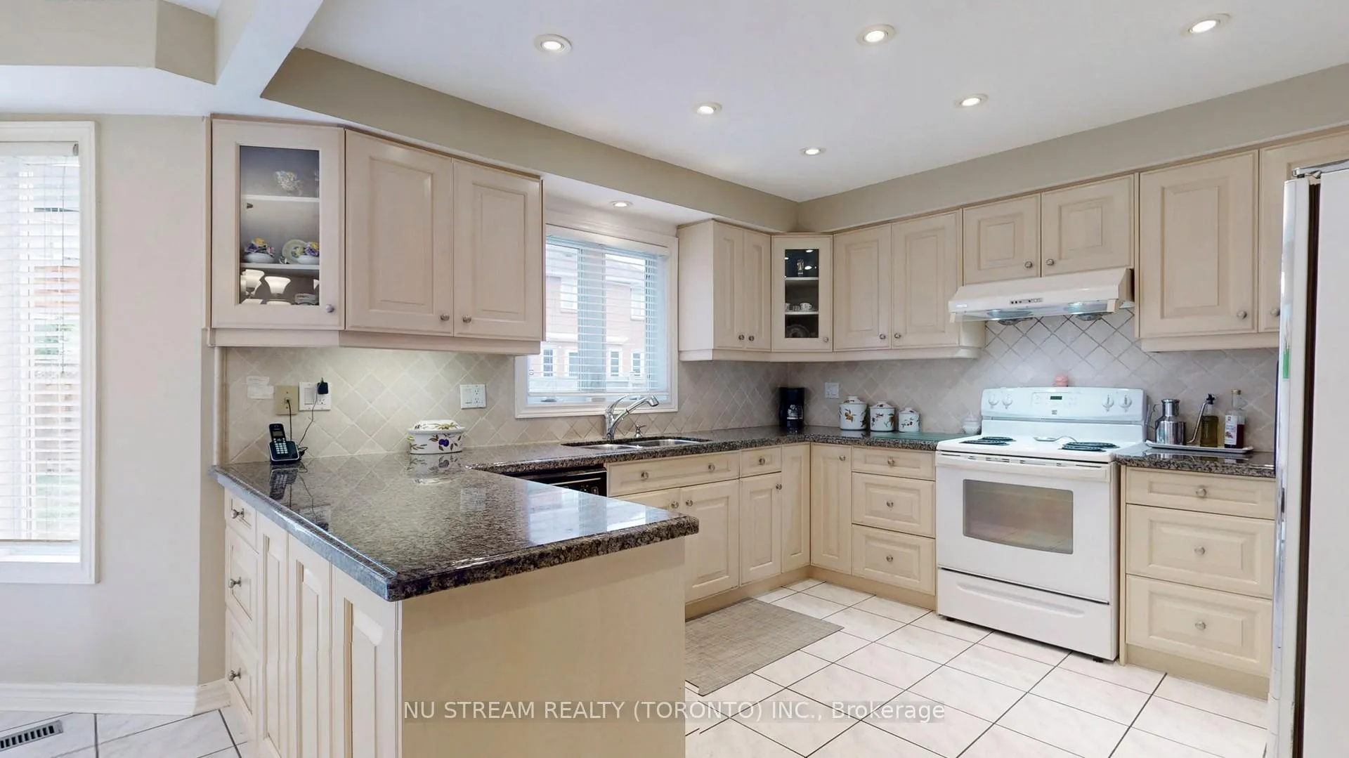 Photo 12 of 11 Quantz Court, Markham, Buttonville — HOMEH