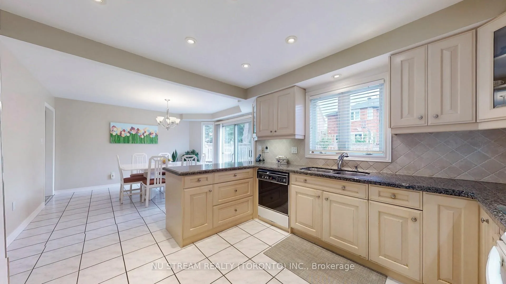 Photo 13 of 11 Quantz Court, Markham, Buttonville — HOMEH