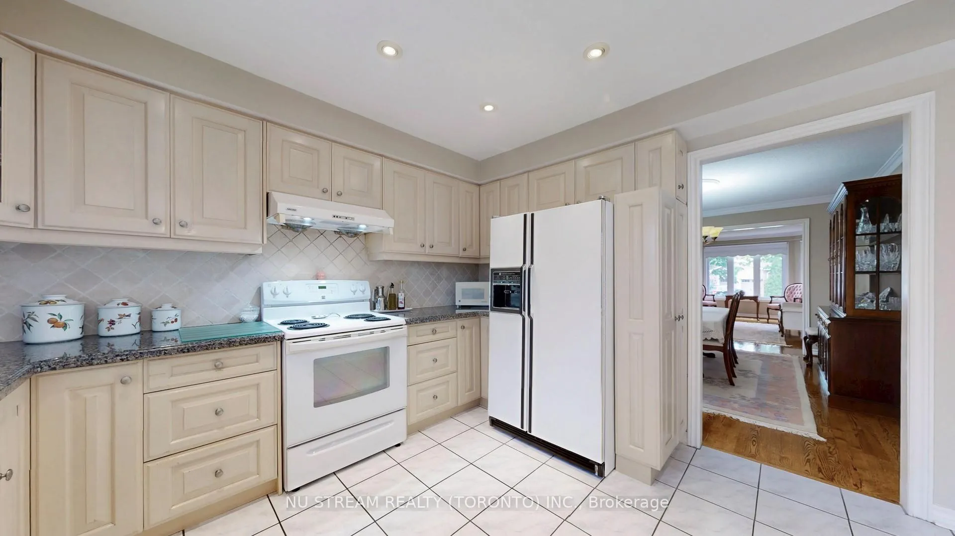 Photo 14 of 11 Quantz Court, Markham, Buttonville — HOMEH