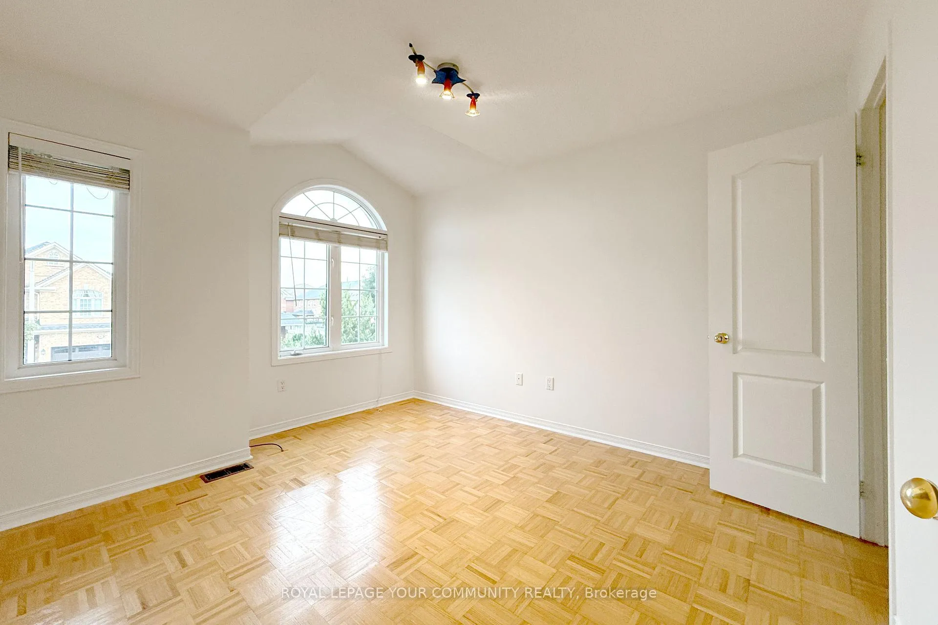 Photo 36 of 80 Eddington Place, Vaughan, Maple — HOMEH