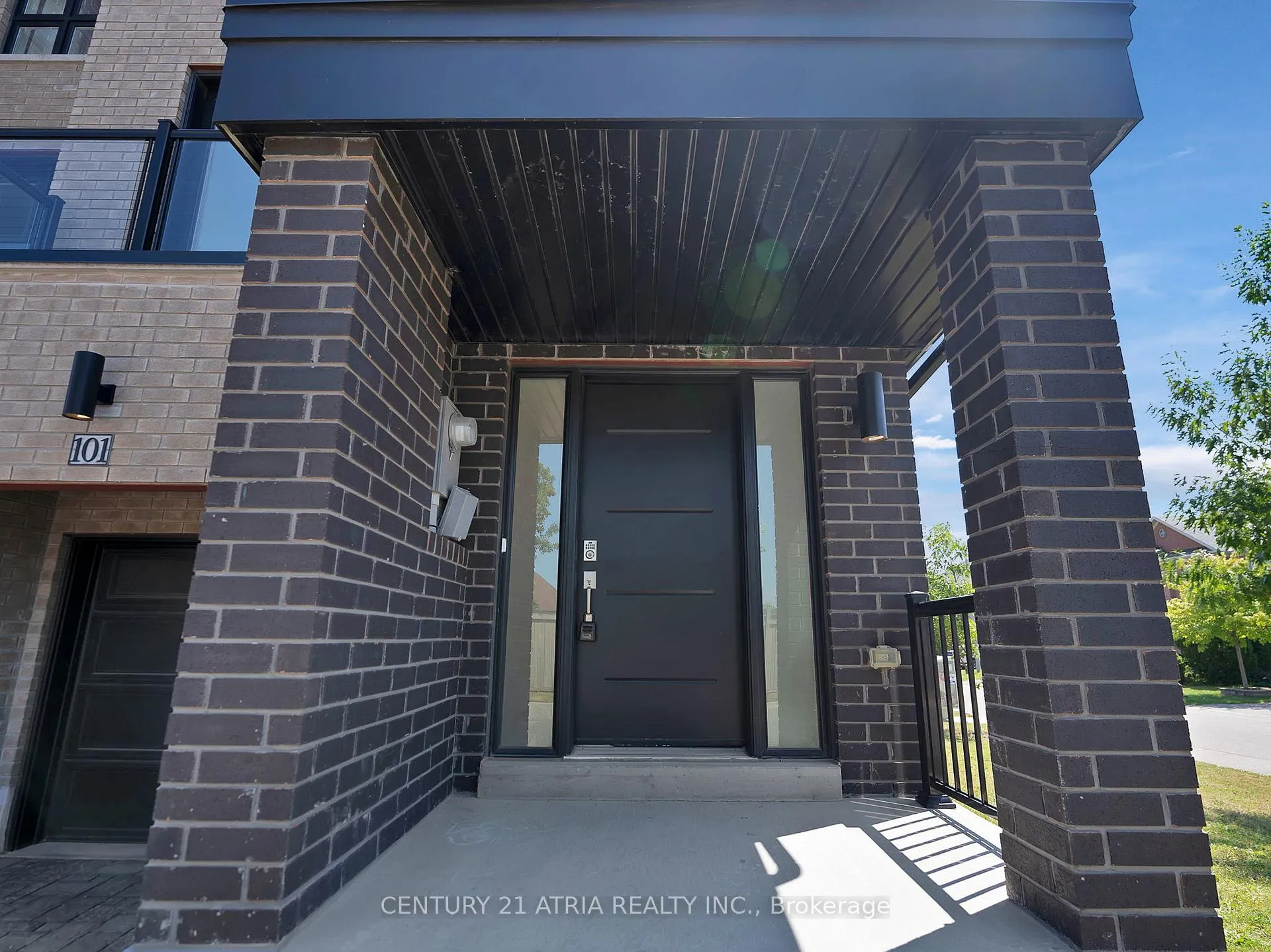 Photo 2 of 101 Gridiron Gate, Vaughan, Vellore Village — HOMEH