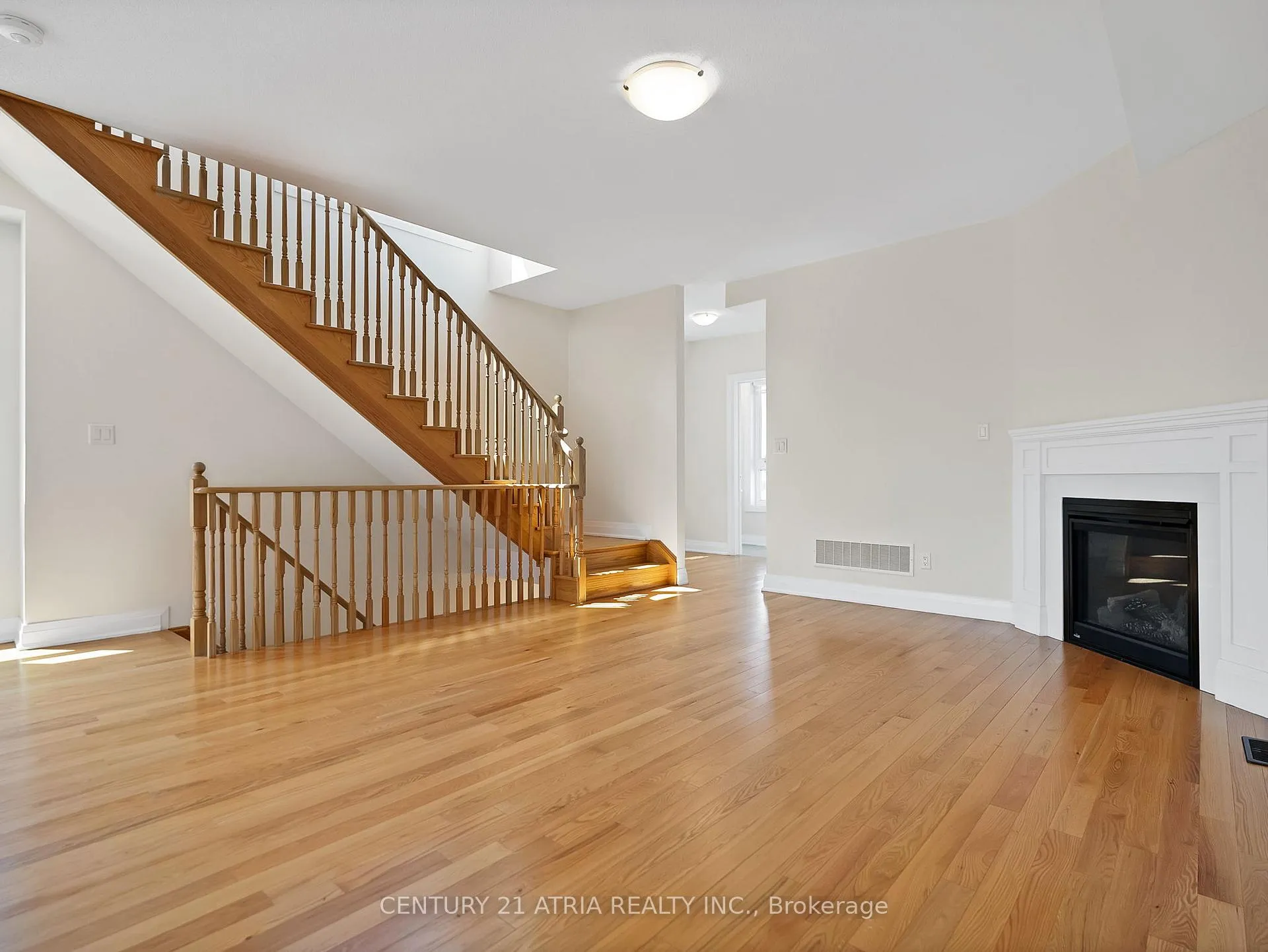 Photo 14 of 101 Gridiron Gate, Vaughan, Vellore Village — HOMEH