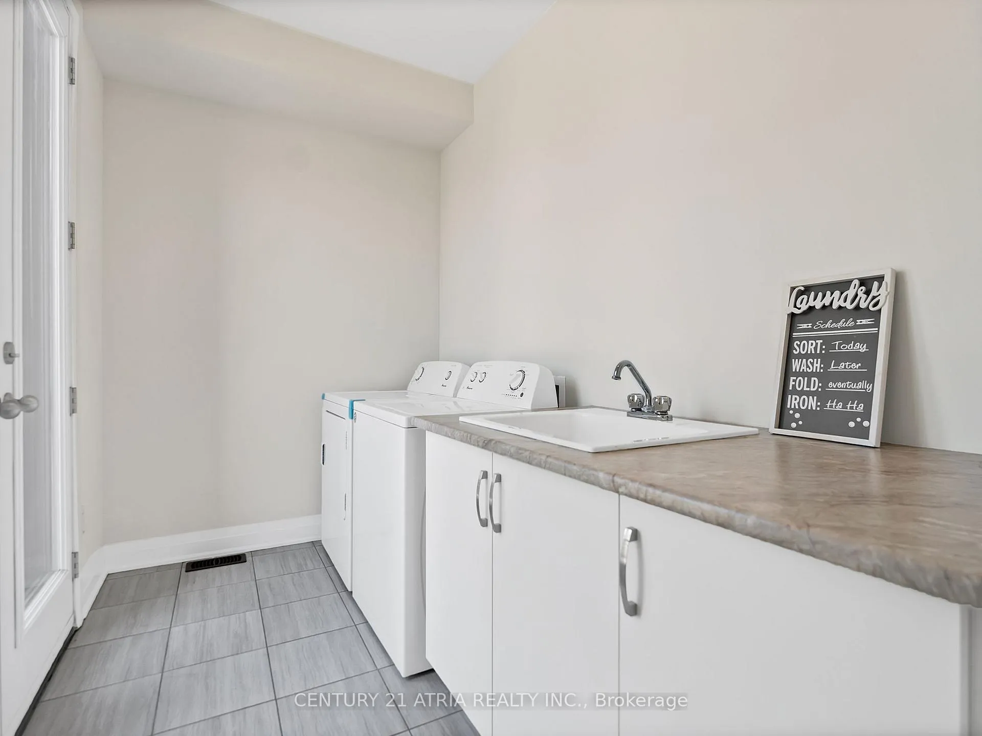 Photo 17 of 101 Gridiron Gate, Vaughan, Vellore Village — HOMEH