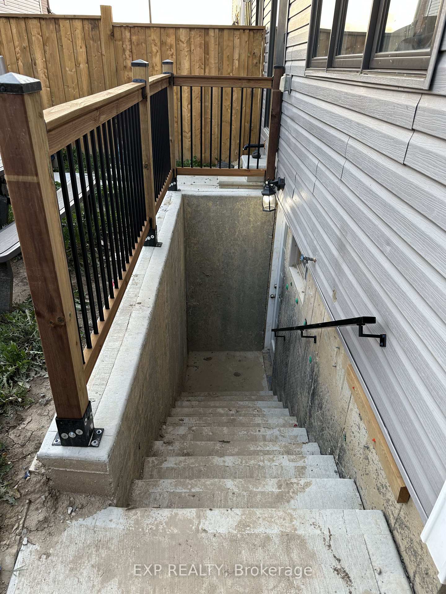 Photo 2 of Unit Basement Unit, 99 Oaktree Drive, Haldimand — HOMEH
