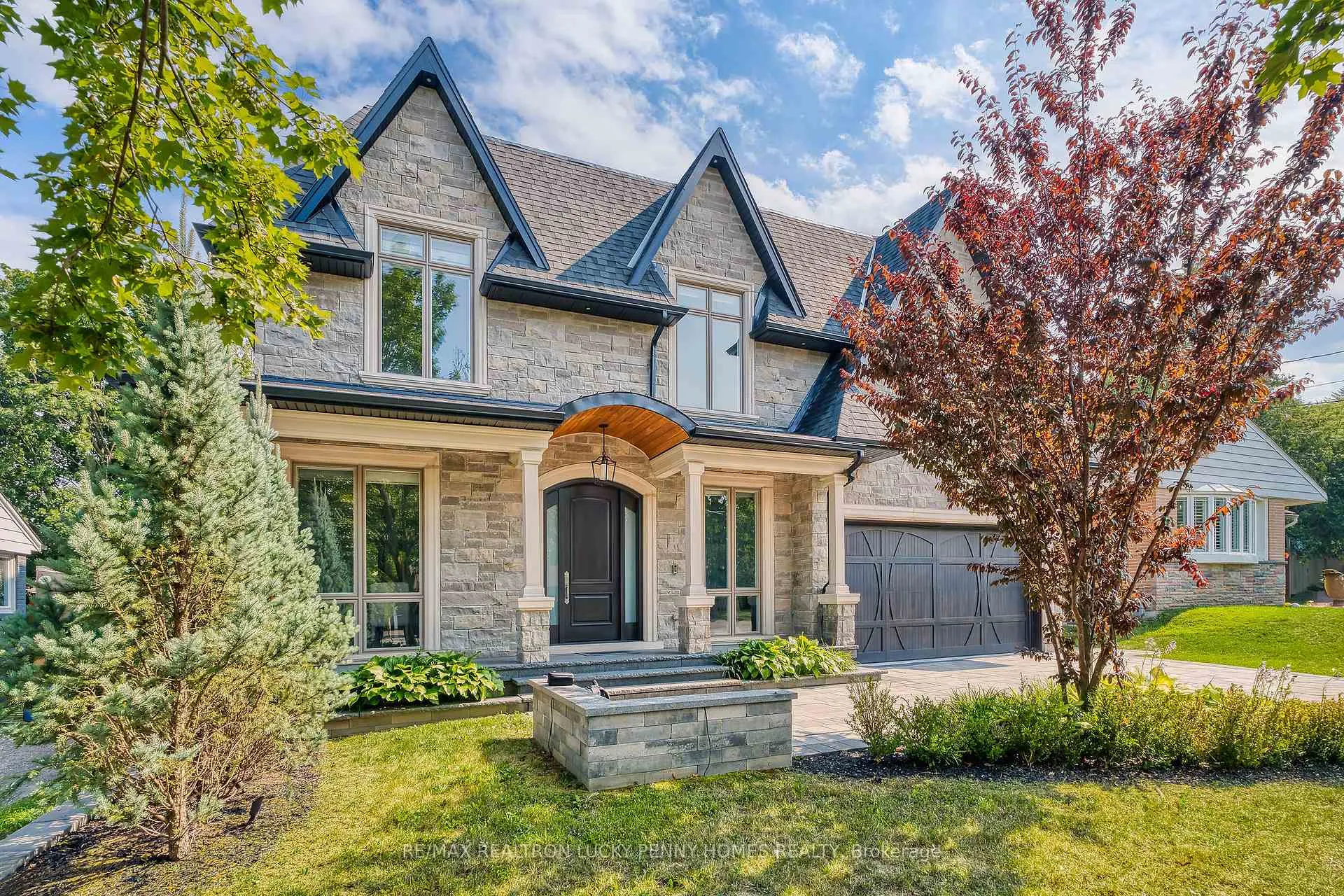 Photo 4 of 25 Talisman Crescent, Markham, Old Markham Village — HOMEH