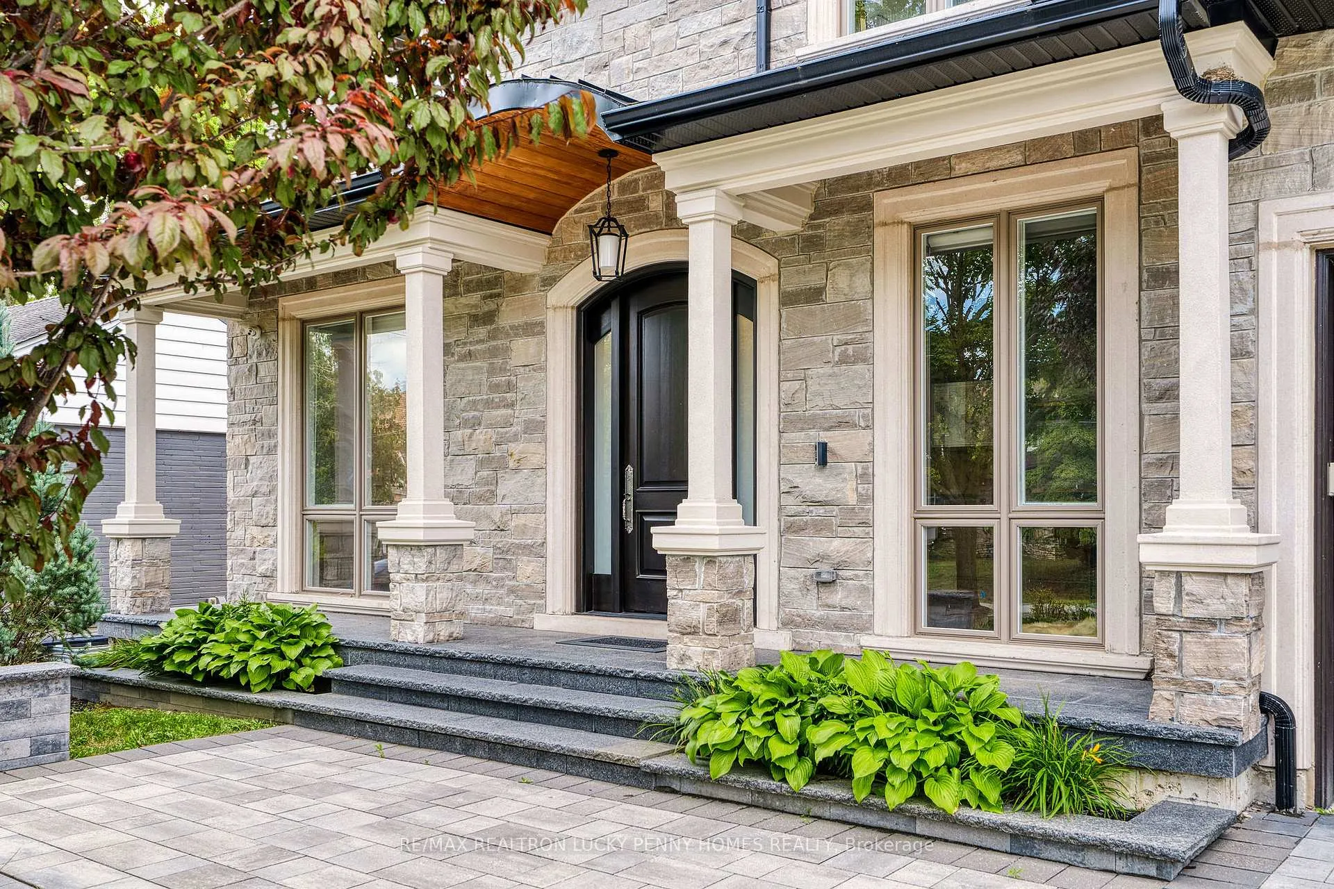 Photo 5 of 25 Talisman Crescent, Markham, Old Markham Village — HOMEH