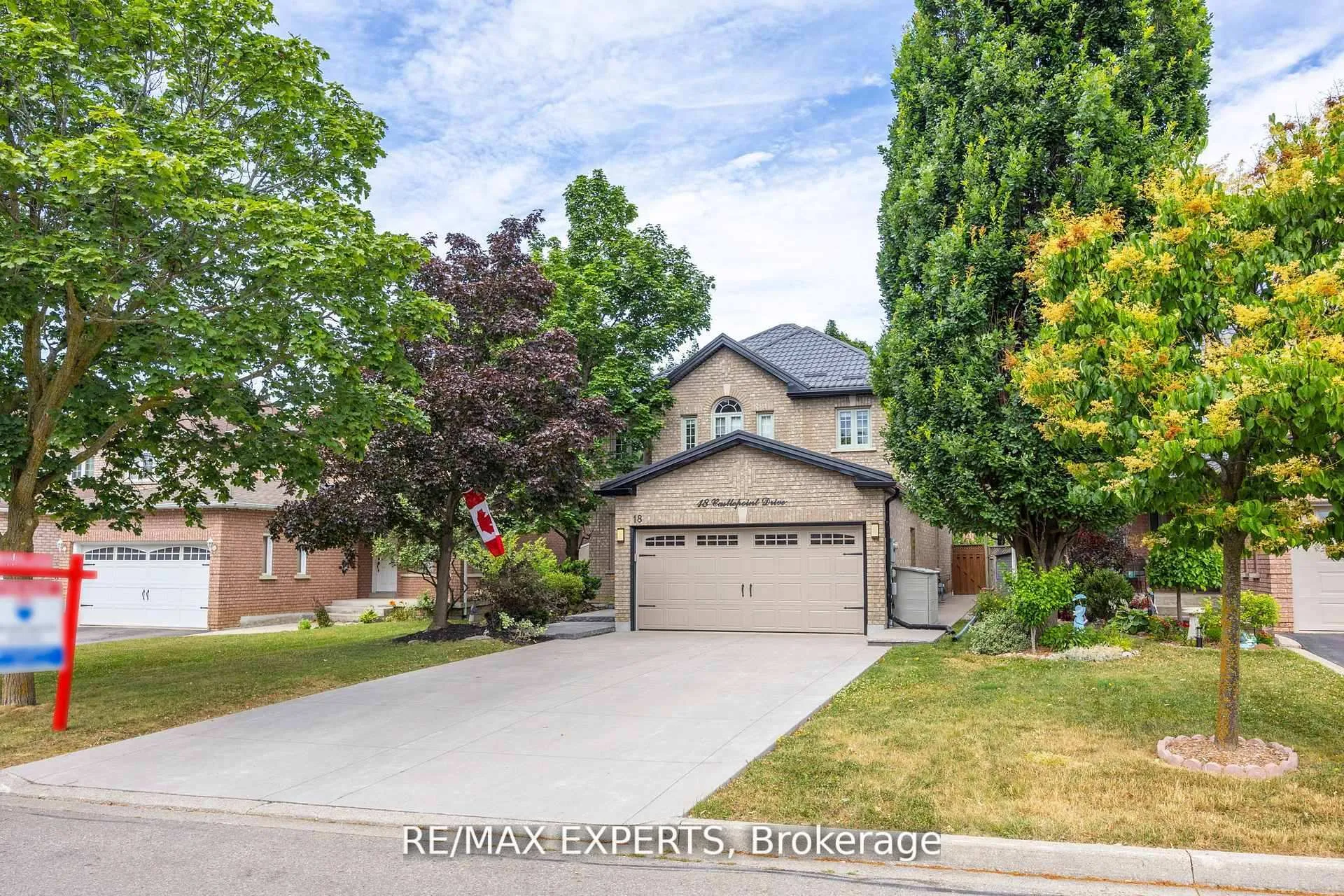 Photo 2 of 18 Castlepoint Drive, Vaughan, Elder Mills — HOMEH