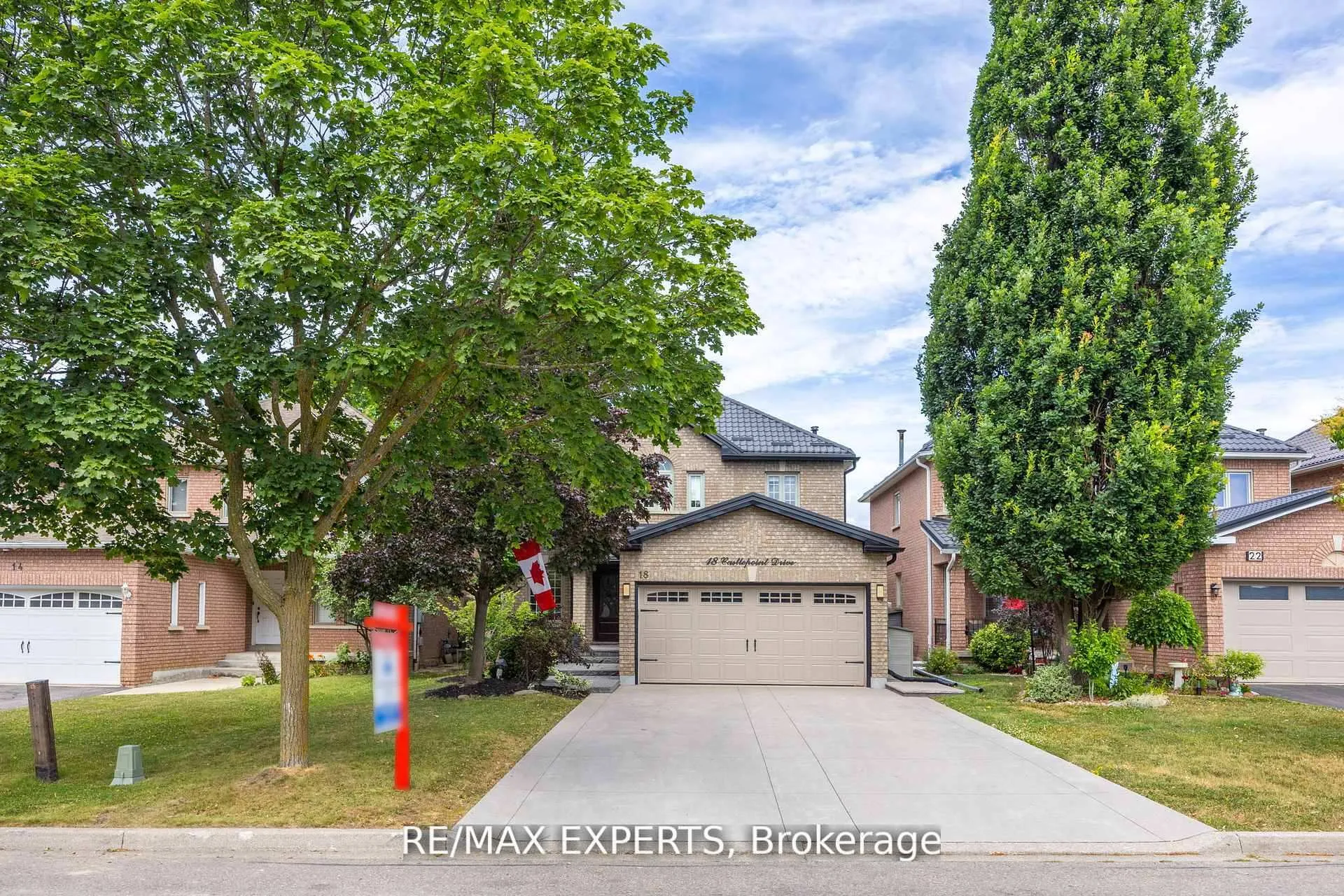 Photo 3 of 18 Castlepoint Drive, Vaughan, Elder Mills — HOMEH