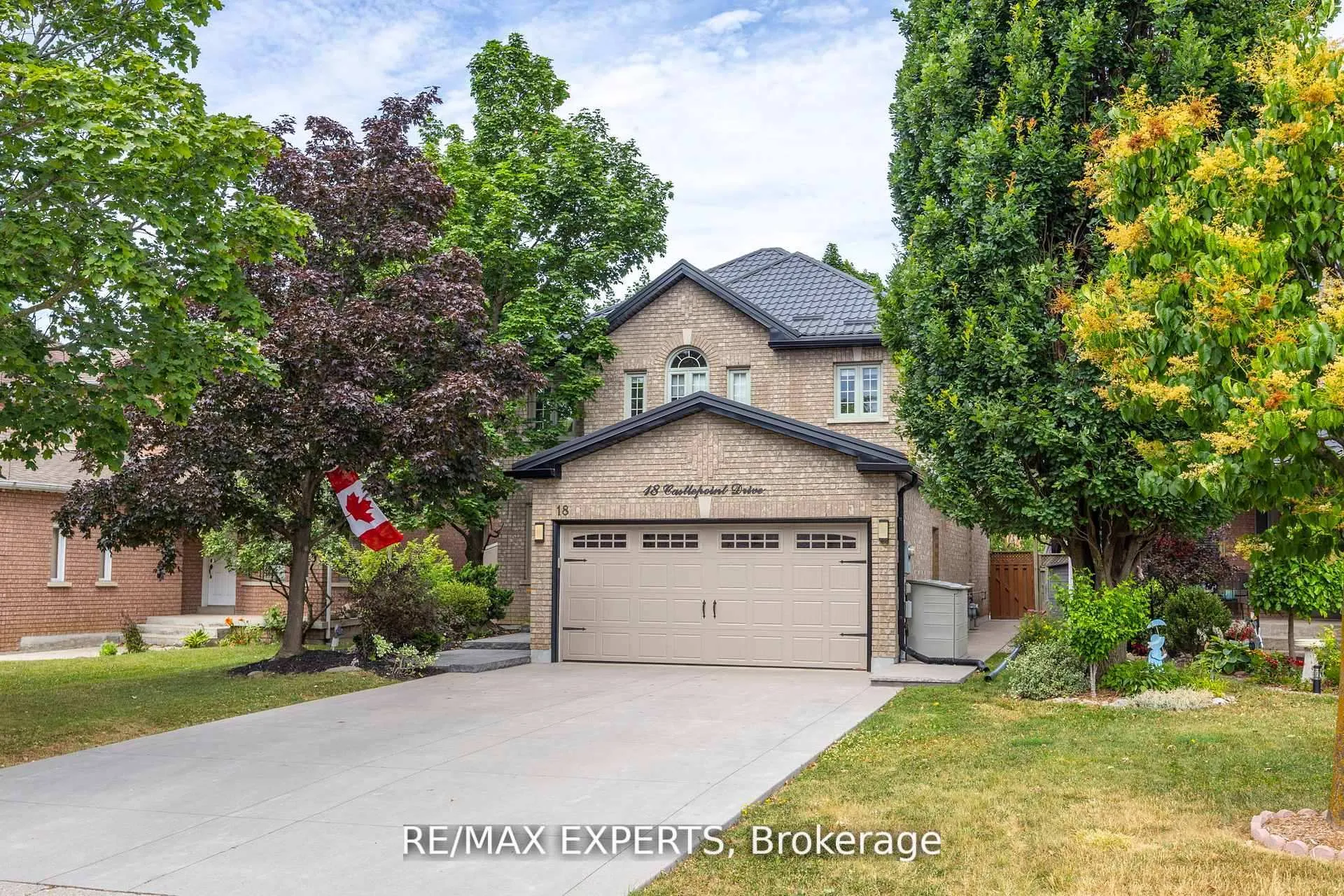 Photo 4 of 18 Castlepoint Drive, Vaughan, Elder Mills — HOMEH