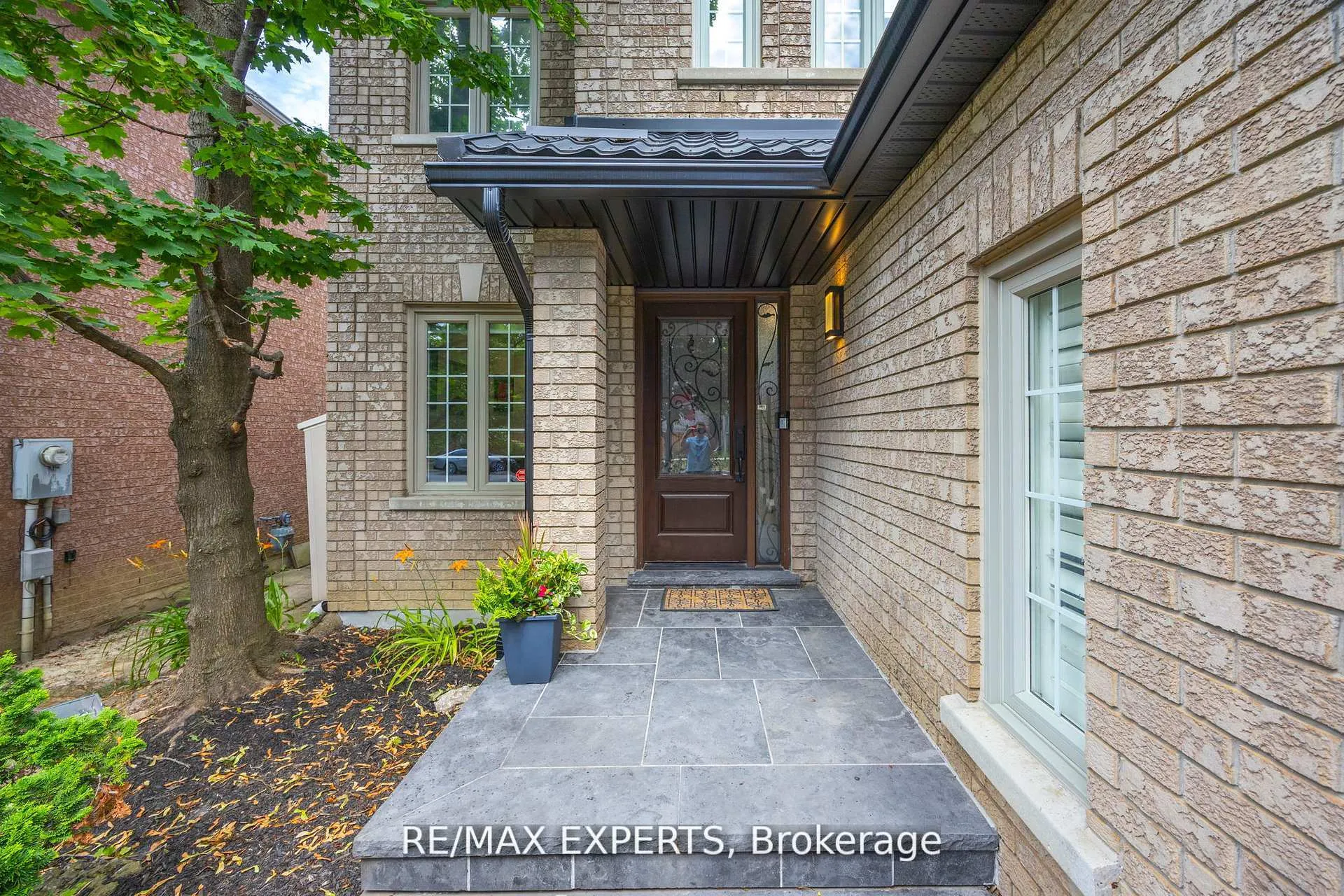 Photo 5 of 18 Castlepoint Drive, Vaughan, Elder Mills — HOMEH