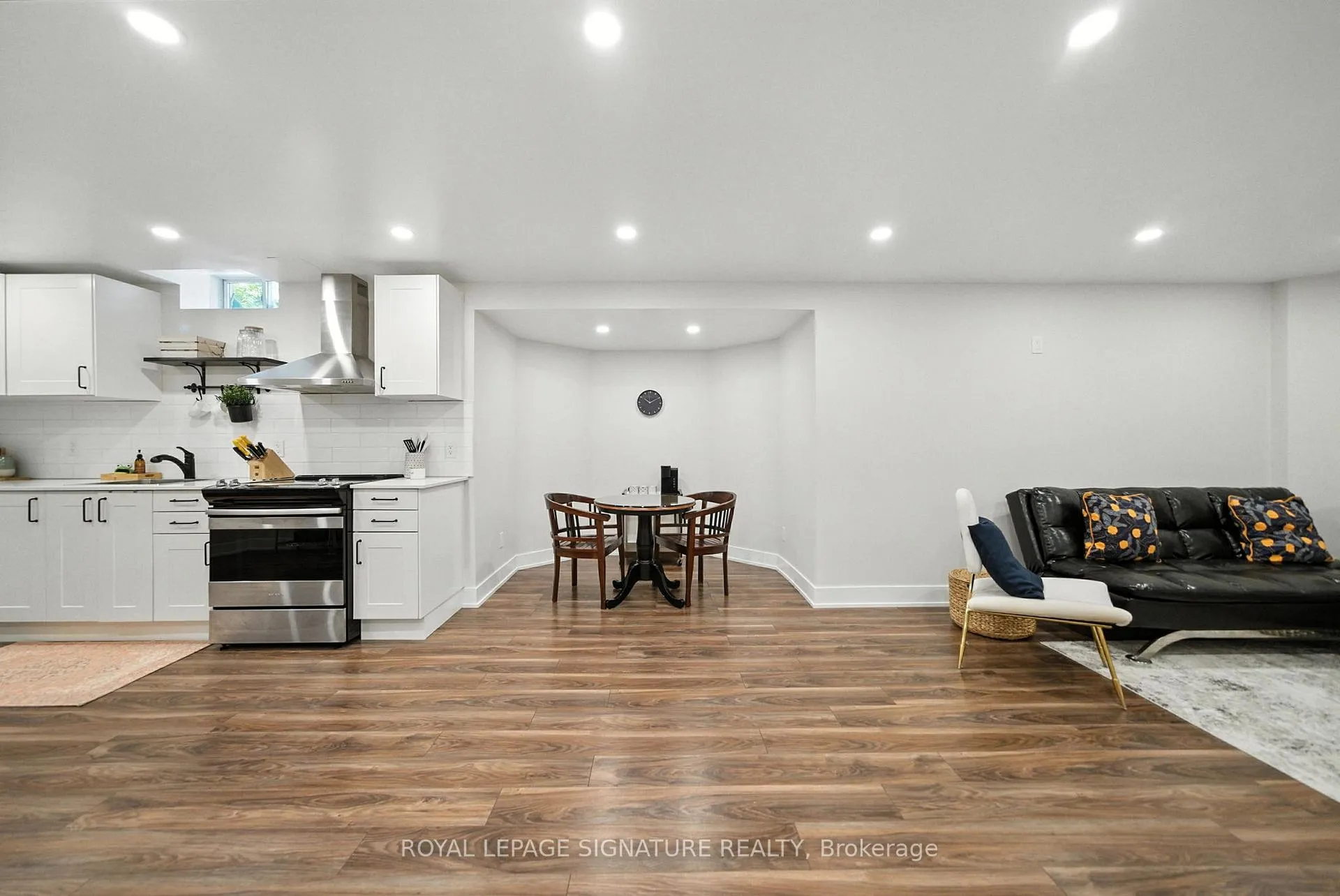 Photo 32 of 30 Galloway Crescent, Uxbridge — HOMEH