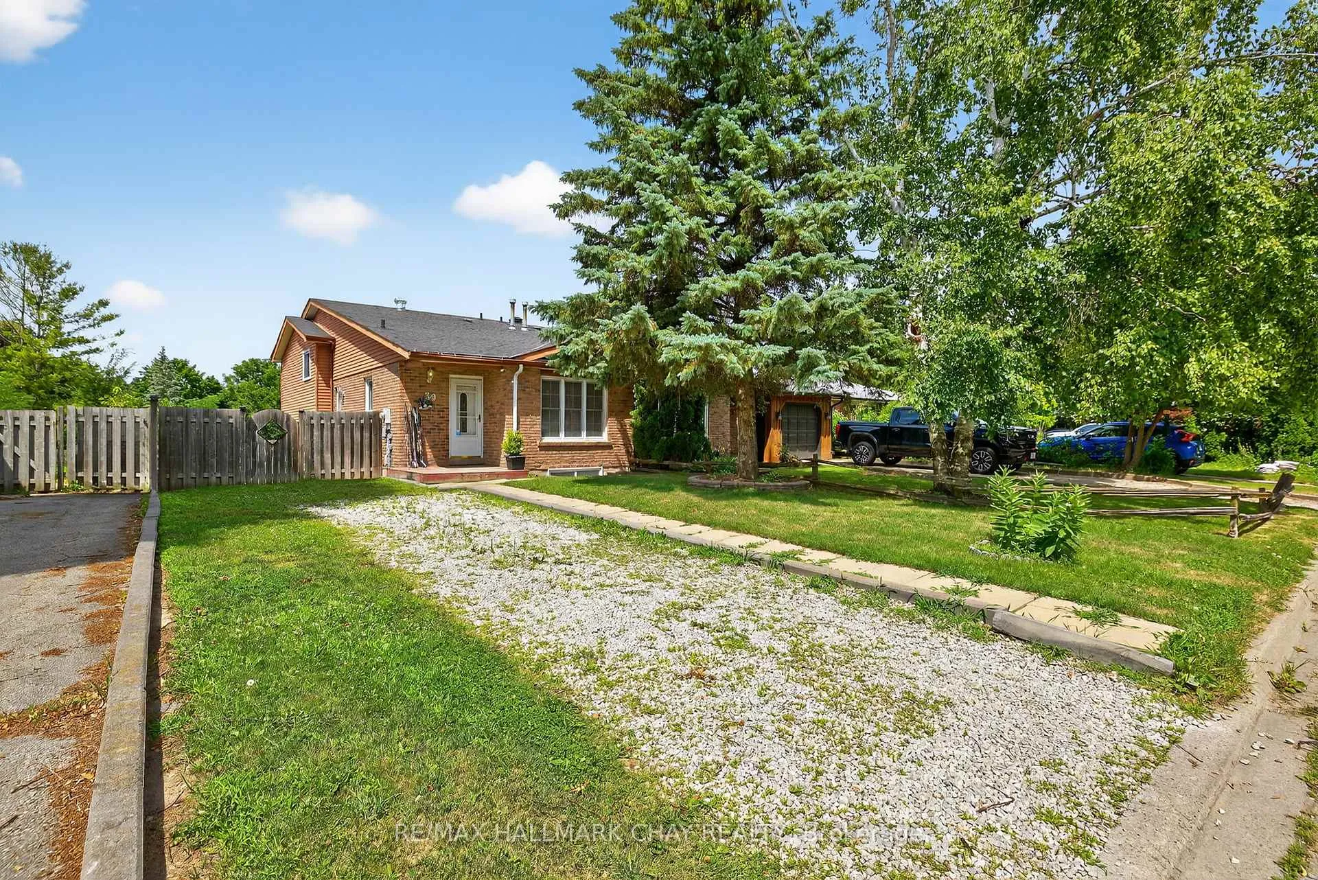 Photo 2 of 30 Smyth Crescent, New Tecumseth, Beeton — HOMEH