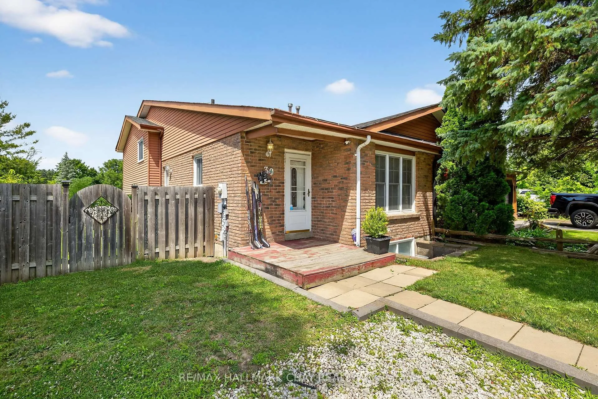Photo 3 of 30 Smyth Crescent, New Tecumseth, Beeton — HOMEH