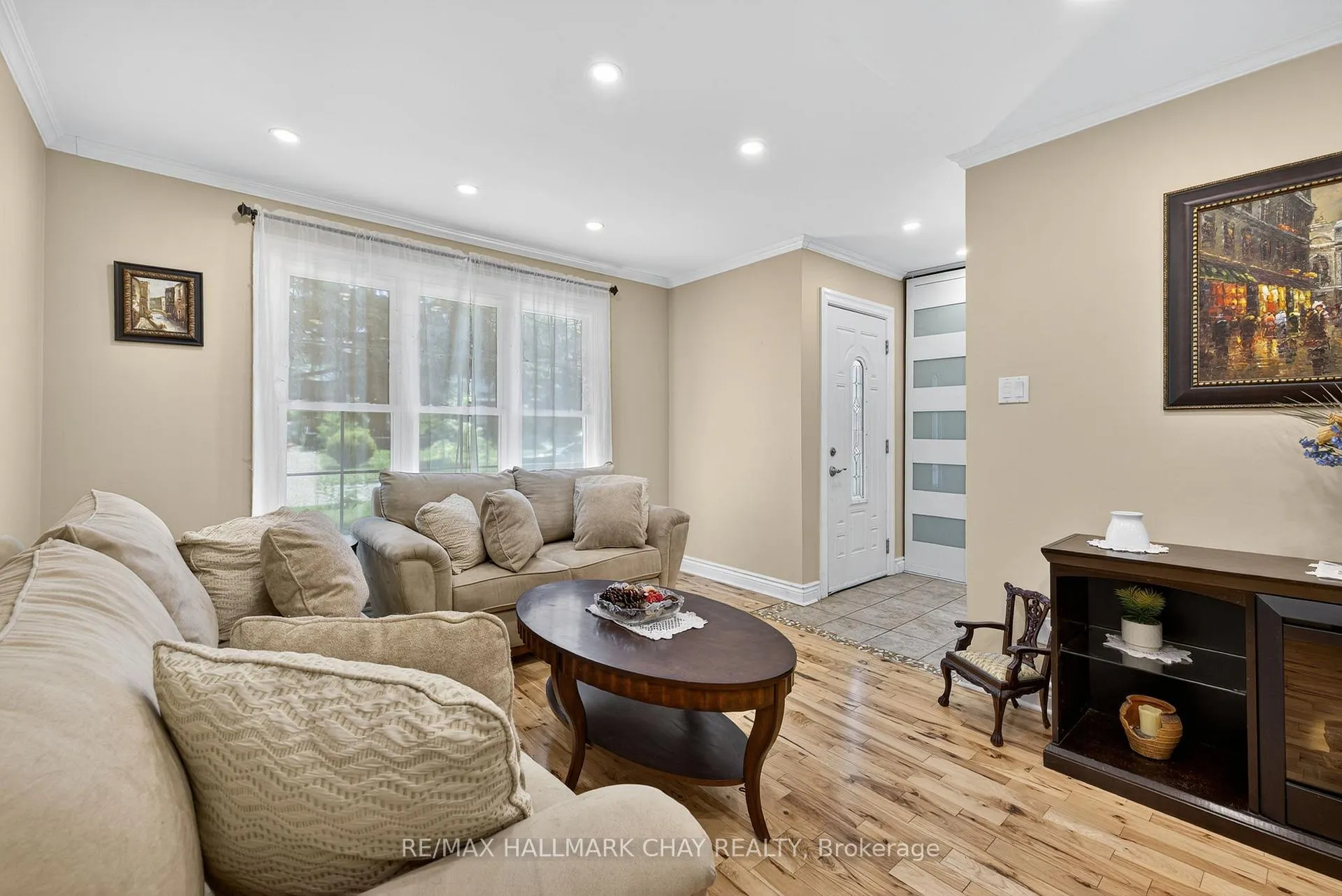 Photo 9 of 30 Smyth Crescent, New Tecumseth, Beeton — HOMEH