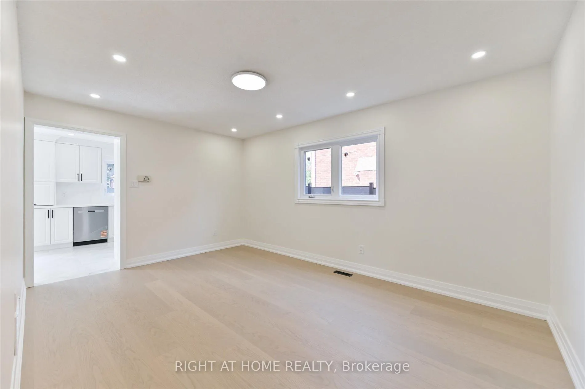 Photo 6 of 40 Norman Ross Drive, Markham, Middlefield — HOMEH