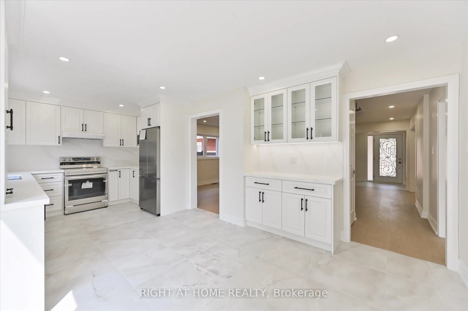 Photo 11 of 40 Norman Ross Drive, Markham, Middlefield — HOMEH