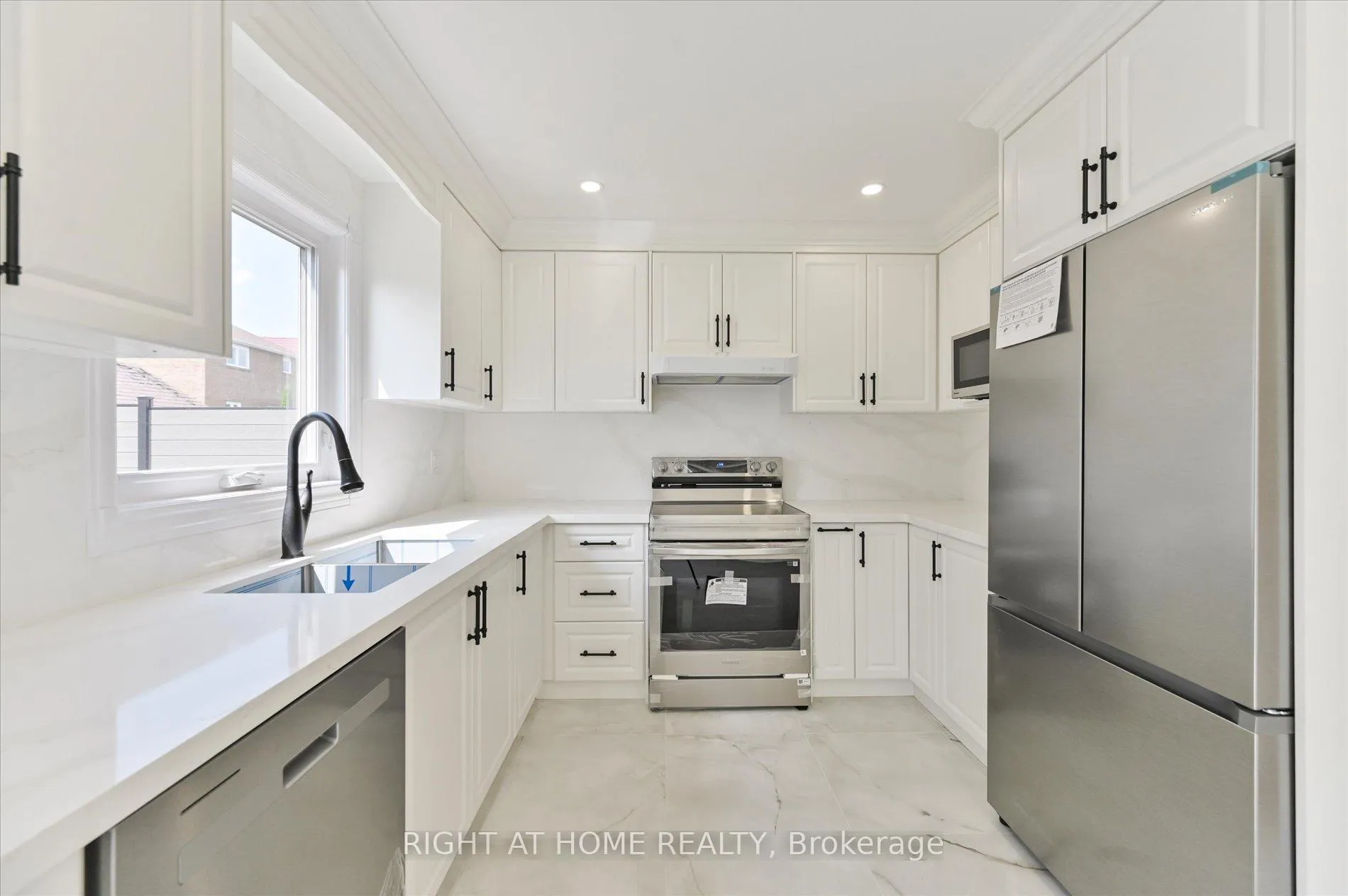 Photo 14 of 40 Norman Ross Drive, Markham, Middlefield — HOMEH