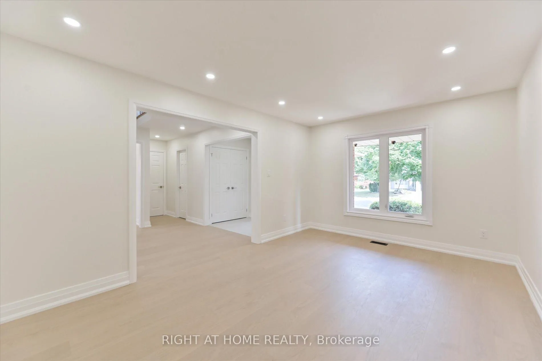 Photo 16 of 40 Norman Ross Drive, Markham, Middlefield — HOMEH