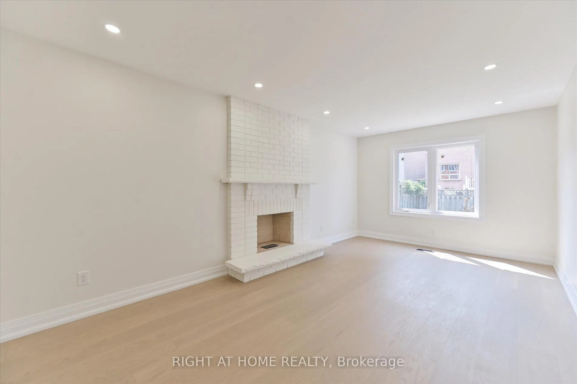 Photo 17 of 40 Norman Ross Drive, Markham, Middlefield — HOMEH