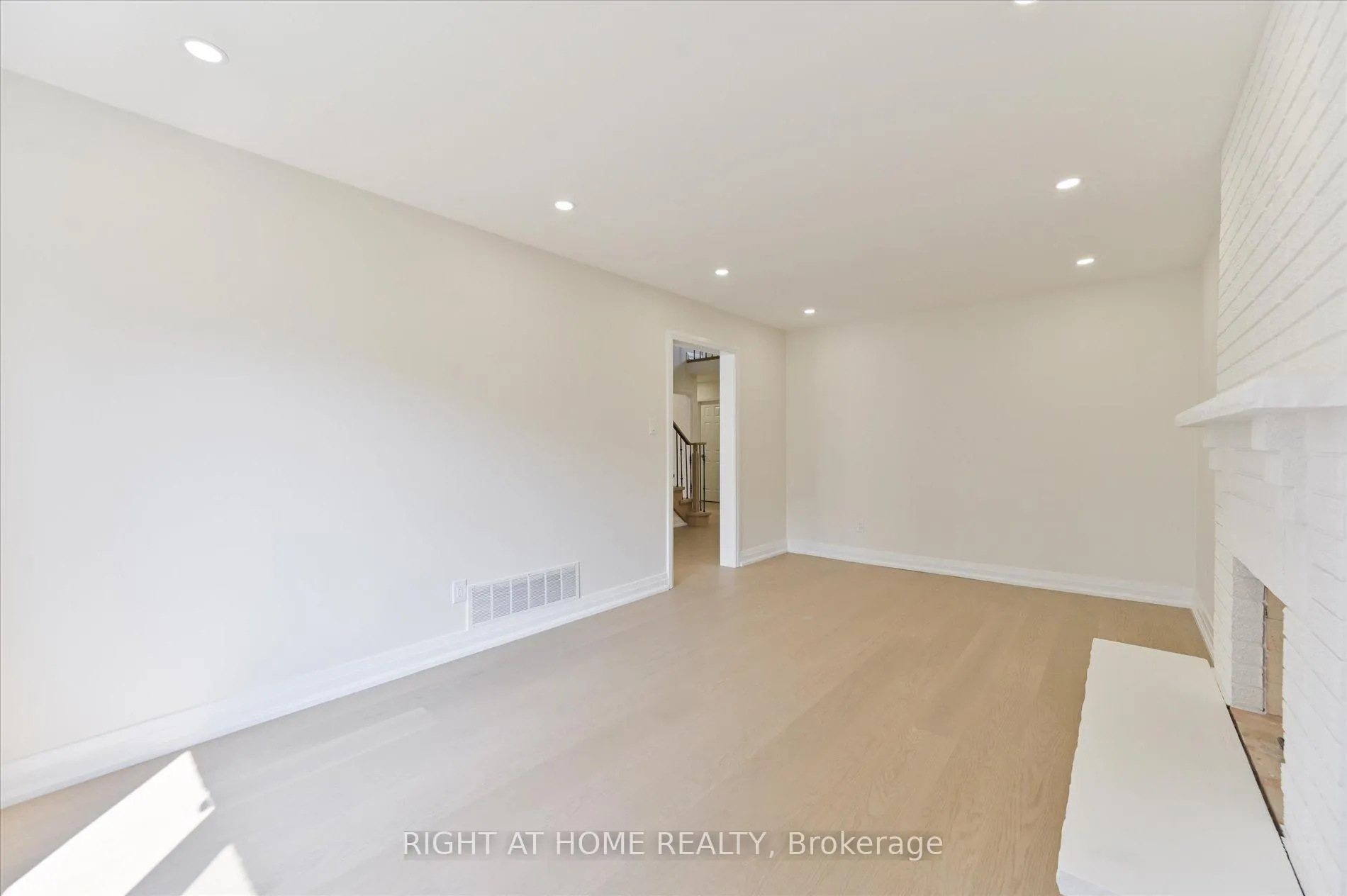 Photo 18 of 40 Norman Ross Drive, Markham, Middlefield — HOMEH