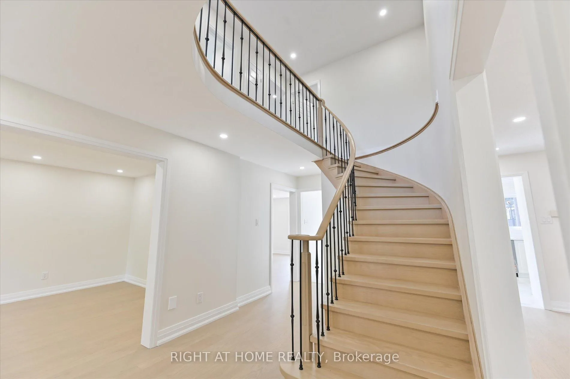 Photo 21 of 40 Norman Ross Drive, Markham, Middlefield — HOMEH