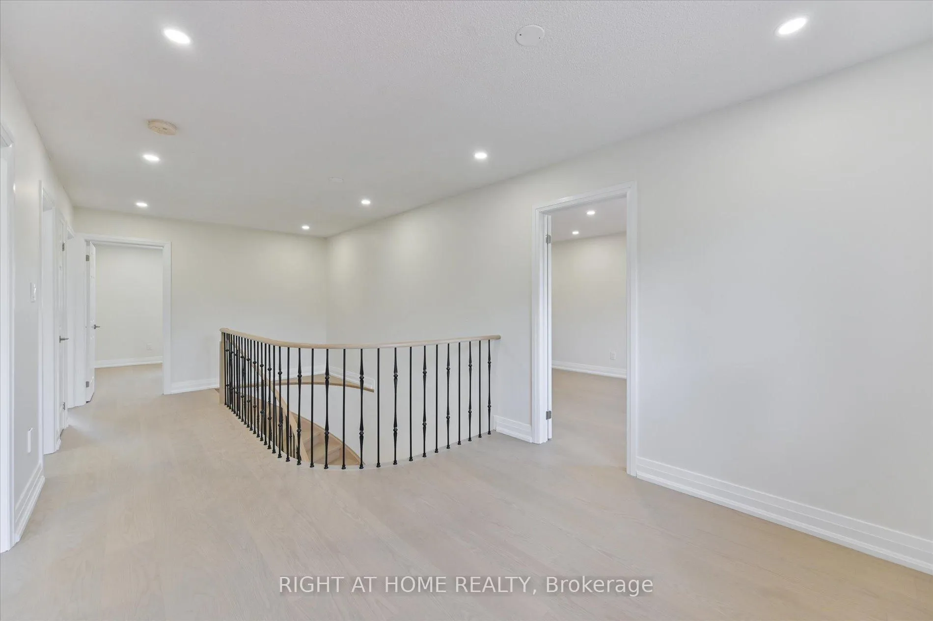 Photo 23 of 40 Norman Ross Drive, Markham, Middlefield — HOMEH