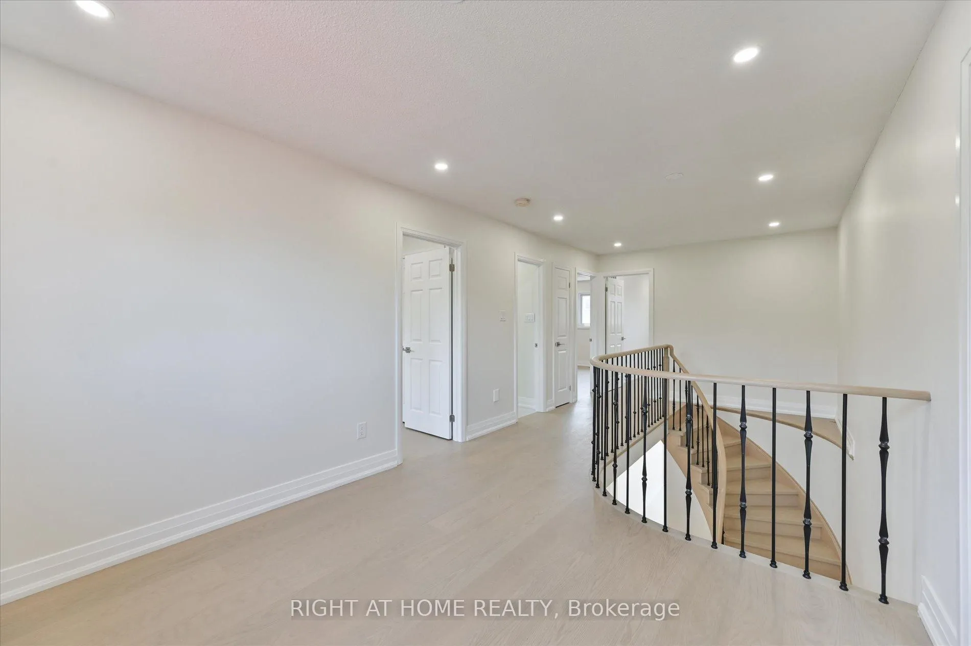 Photo 24 of 40 Norman Ross Drive, Markham, Middlefield — HOMEH