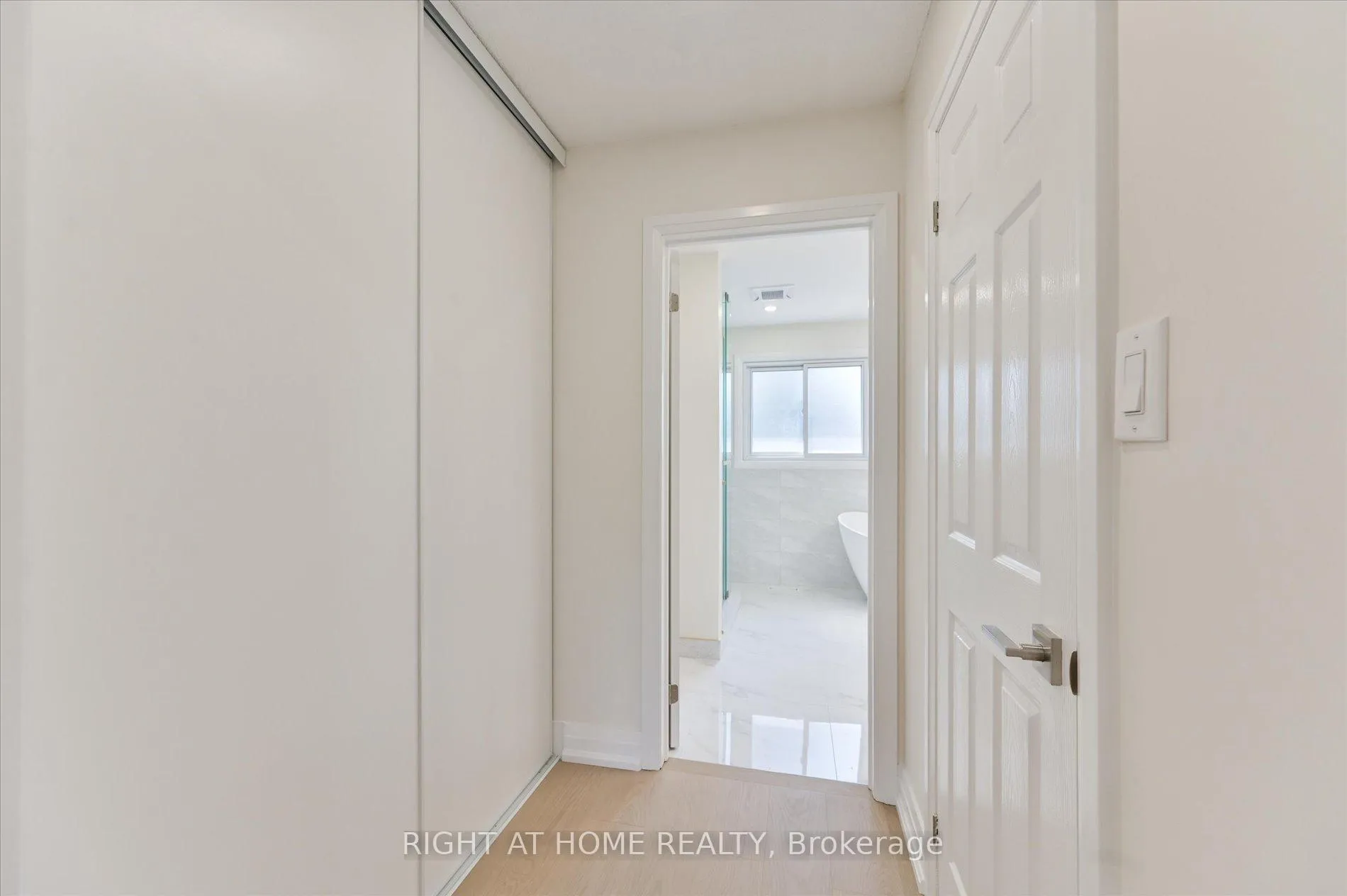 Photo 28 of 40 Norman Ross Drive, Markham, Middlefield — HOMEH