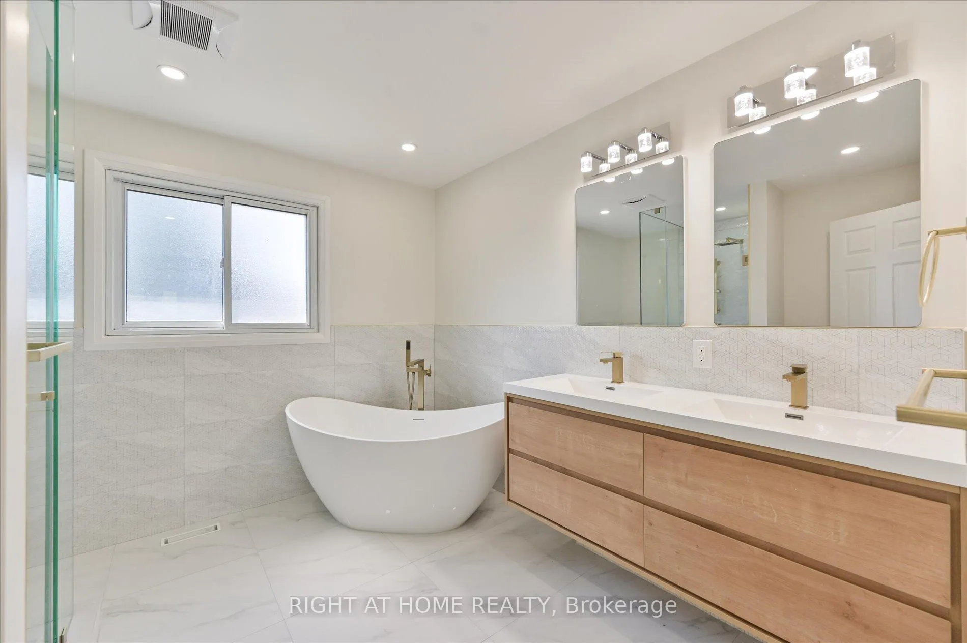 Photo 30 of 40 Norman Ross Drive, Markham, Middlefield — HOMEH