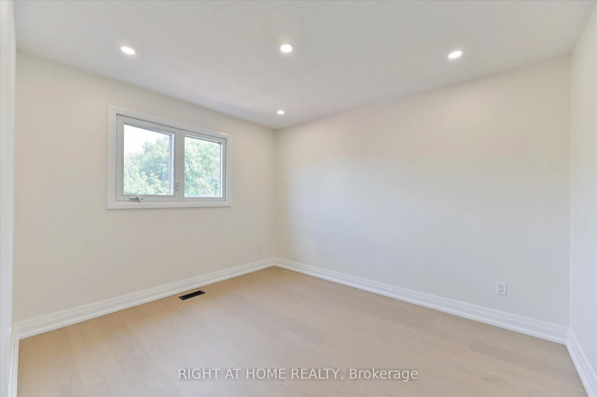 Photo 32 of 40 Norman Ross Drive, Markham, Middlefield — HOMEH