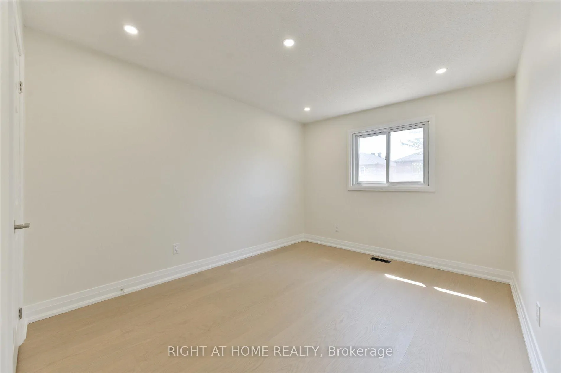 Photo 33 of 40 Norman Ross Drive, Markham, Middlefield — HOMEH