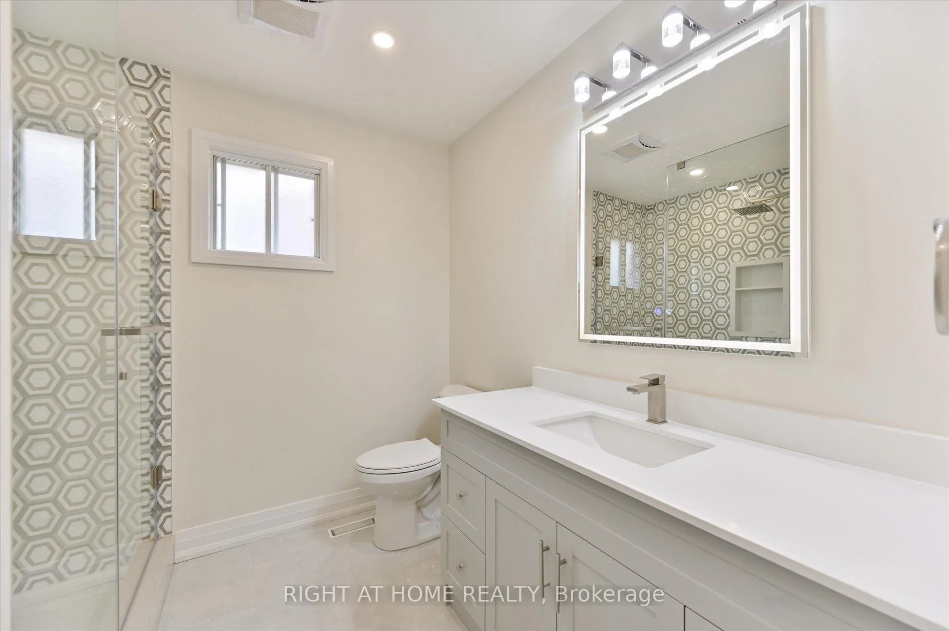 Photo 35 of 40 Norman Ross Drive, Markham, Middlefield — HOMEH