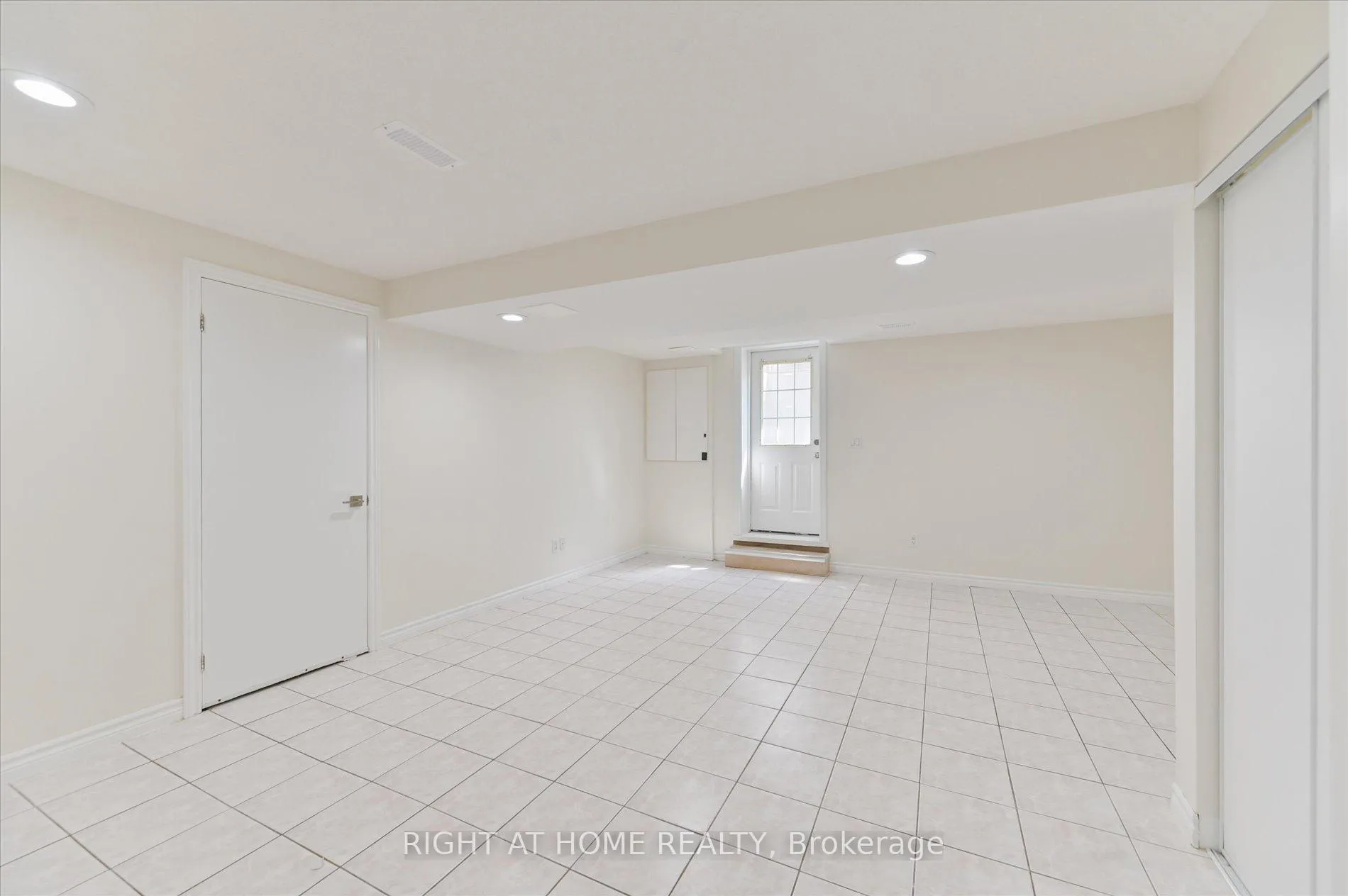 Photo 38 of 40 Norman Ross Drive, Markham, Middlefield — HOMEH