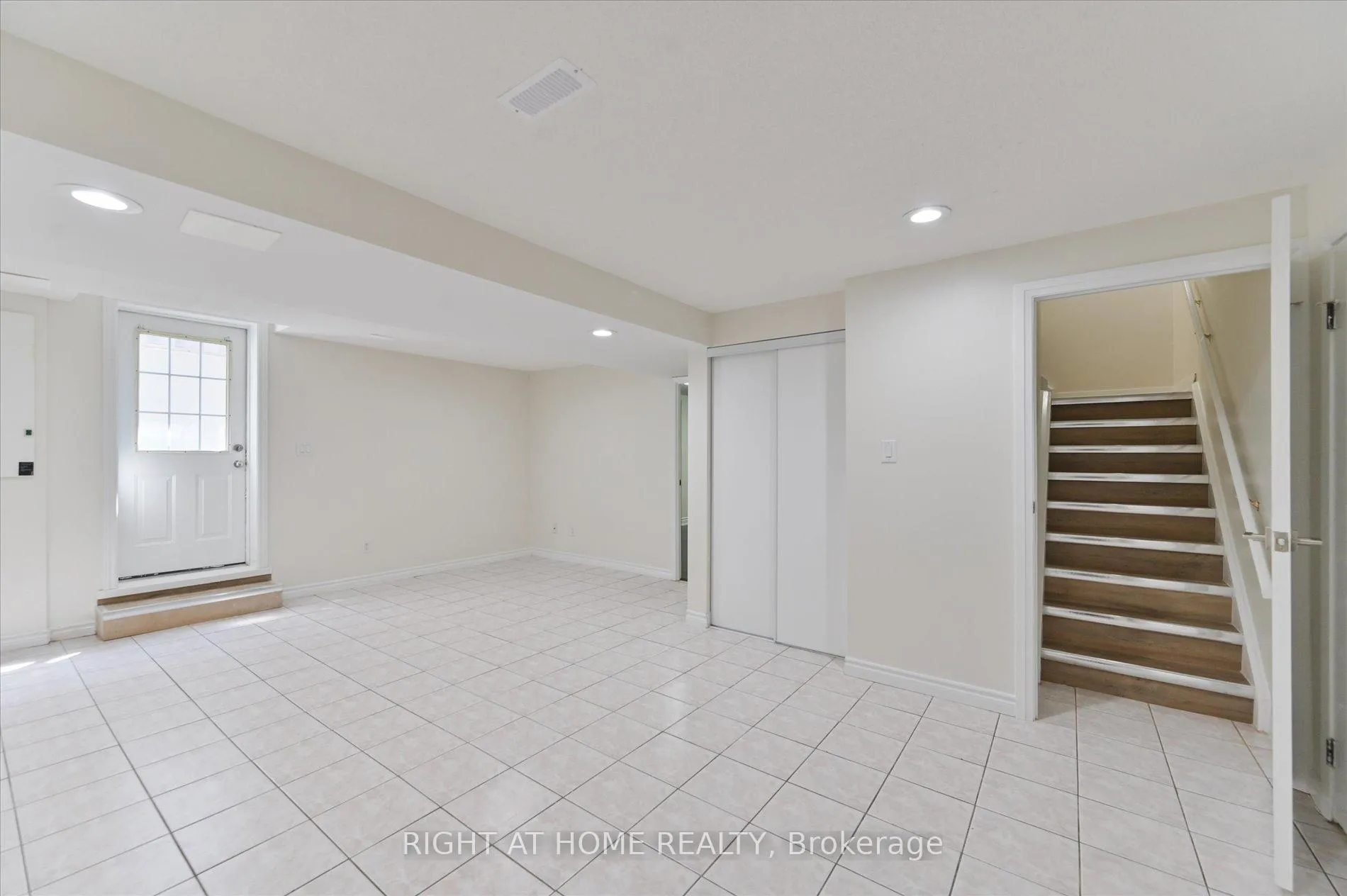 Photo 39 of 40 Norman Ross Drive, Markham, Middlefield — HOMEH