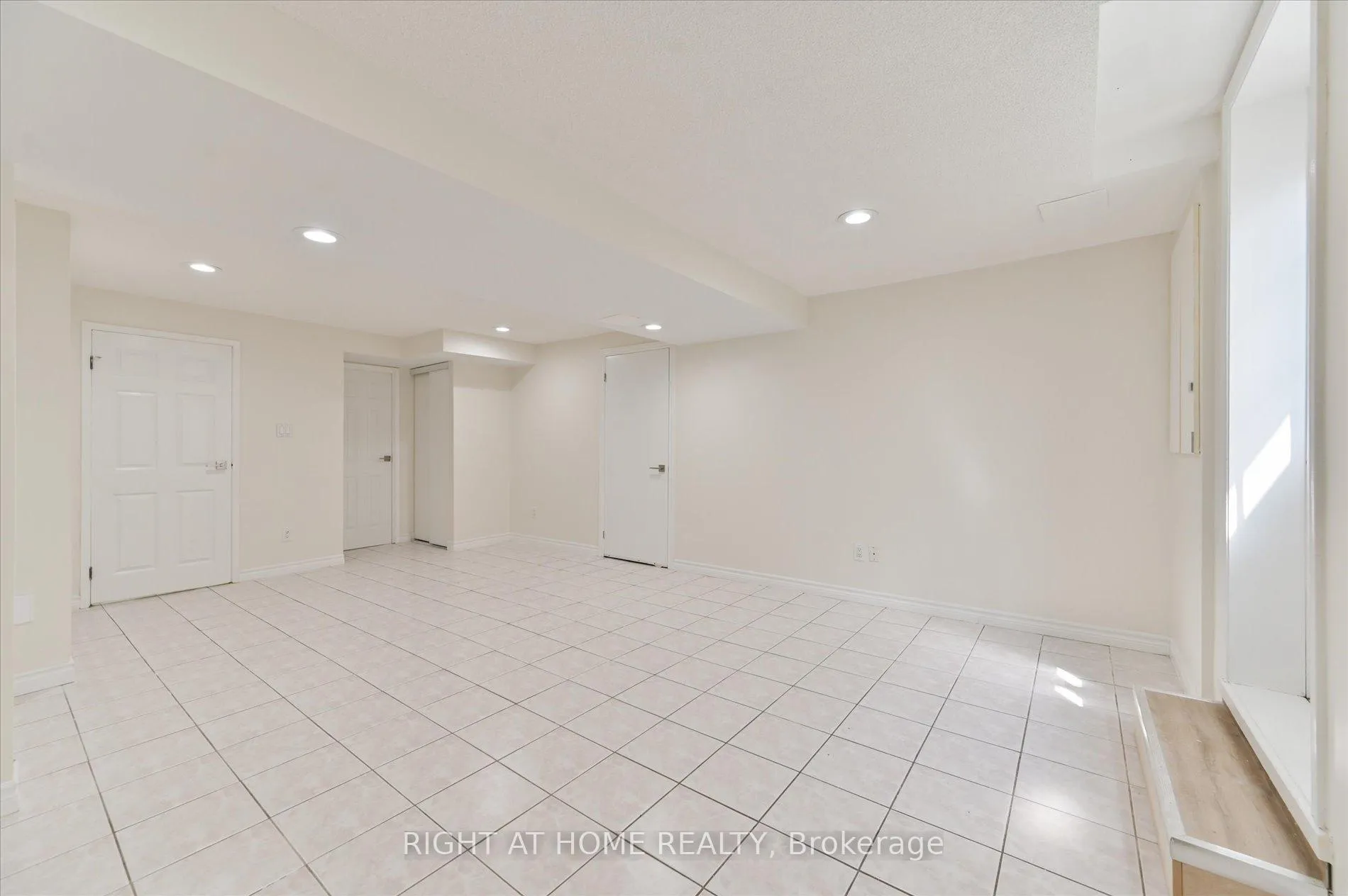 Photo 40 of 40 Norman Ross Drive, Markham, Middlefield — HOMEH