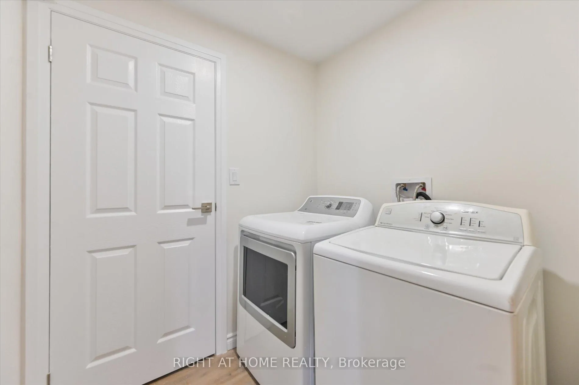 Photo 46 of 40 Norman Ross Drive, Markham, Middlefield — HOMEH