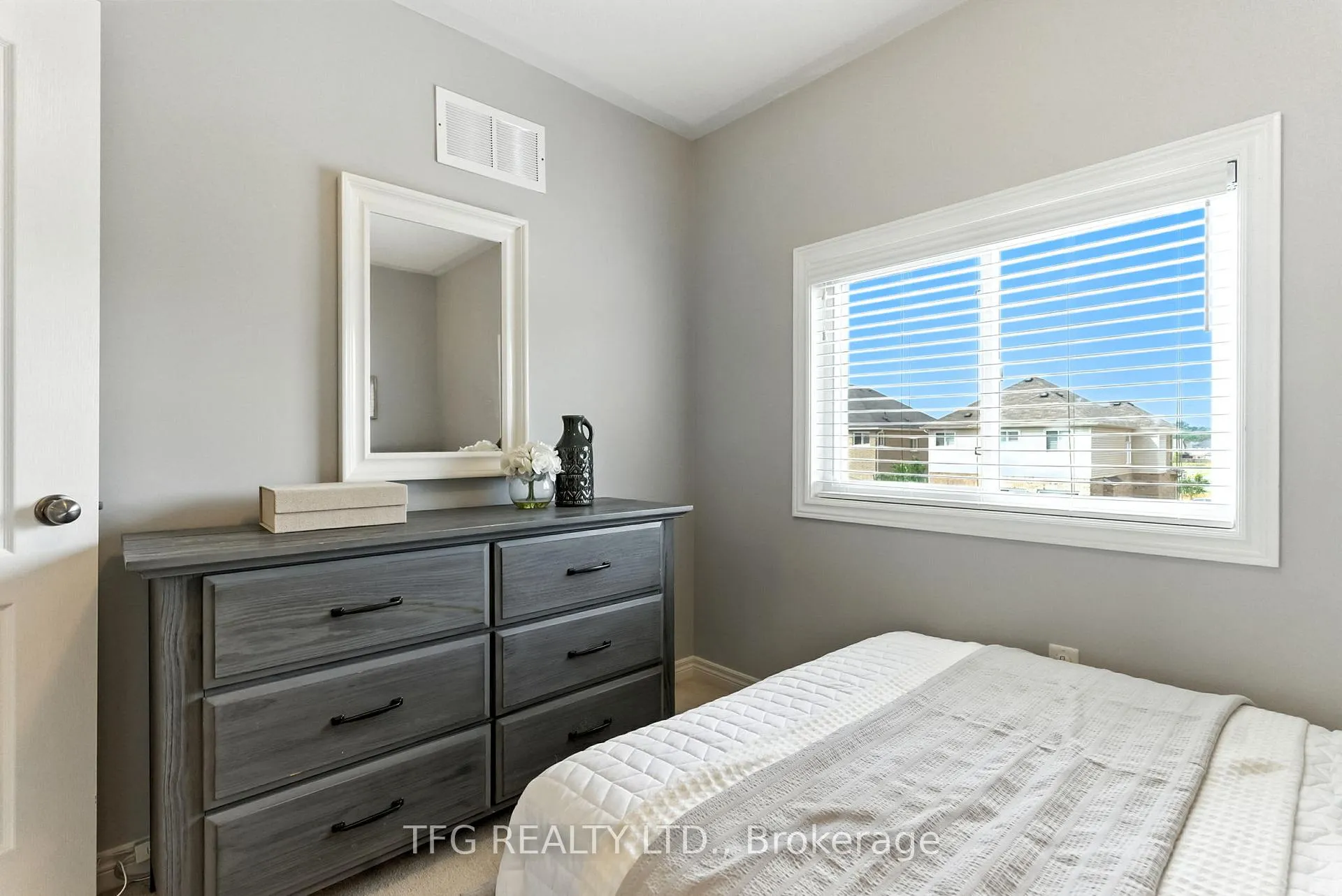 Photo 26 of 153 Mallory Street, Clarington, Courtice — HOMEH