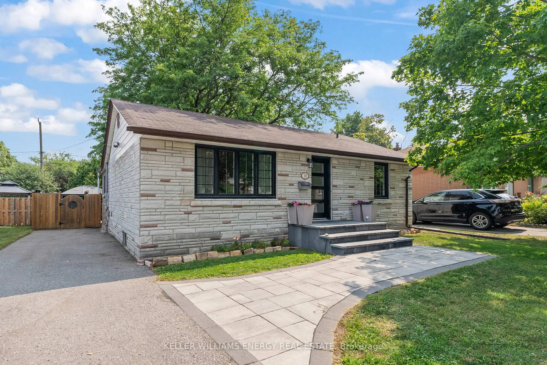 Photo 2 of 28 Admiral Road, Ajax, South East — HOMEH