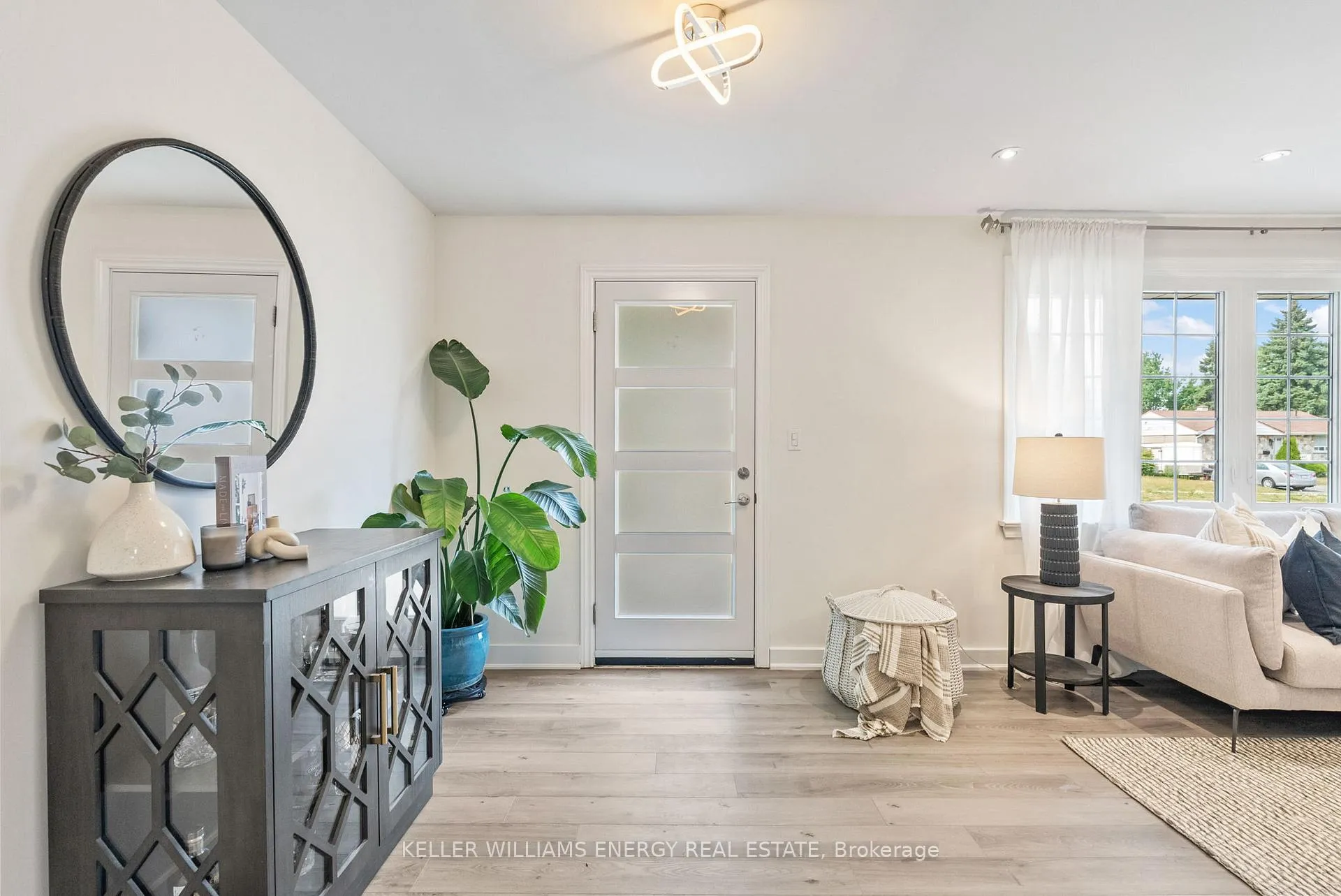 Photo 3 of 28 Admiral Road, Ajax, South East — HOMEH