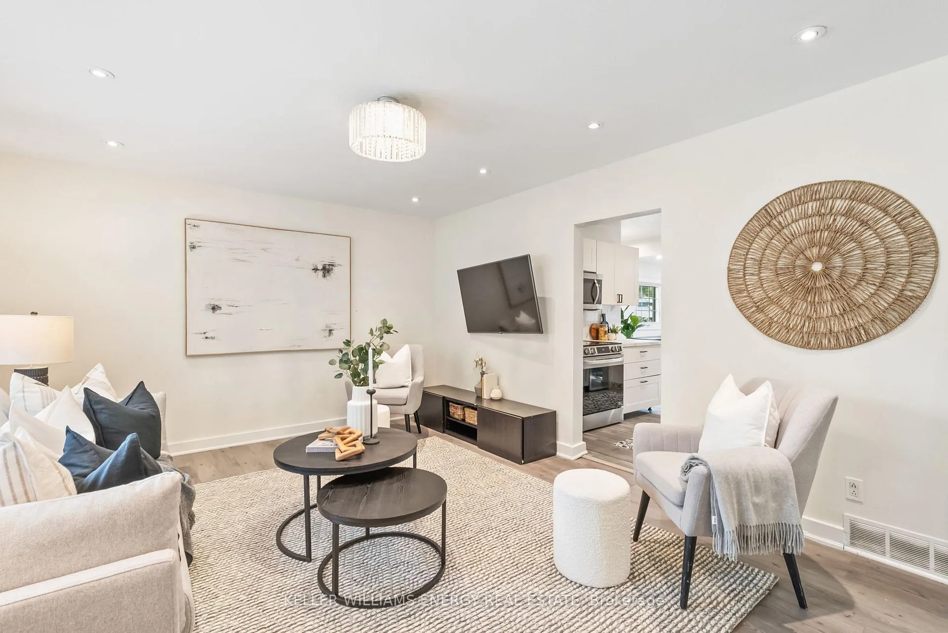 Photo 5 of 28 Admiral Road, Ajax, South East — HOMEH