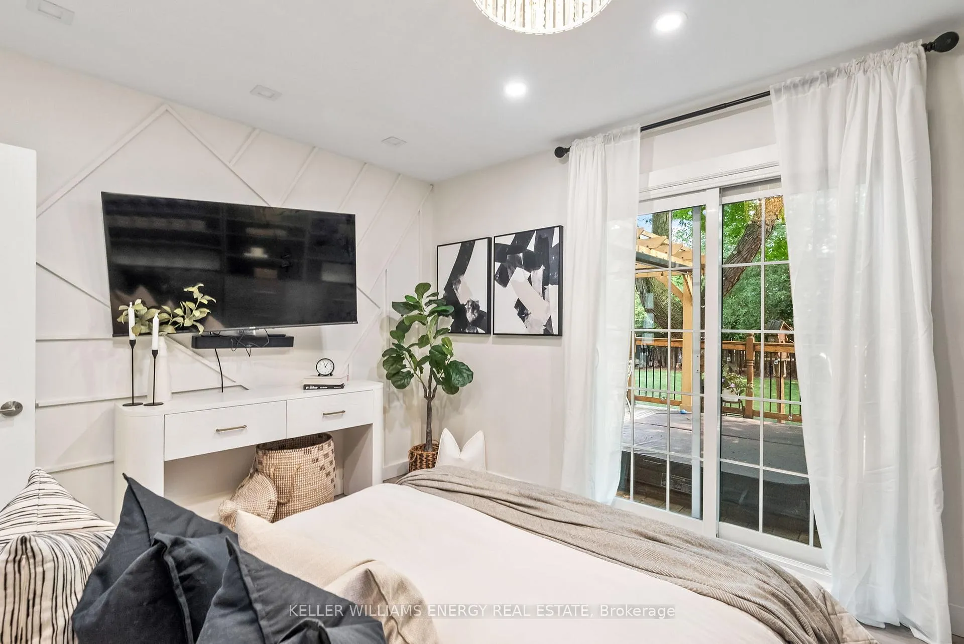 Photo 8 of 28 Admiral Road, Ajax, South East — HOMEH